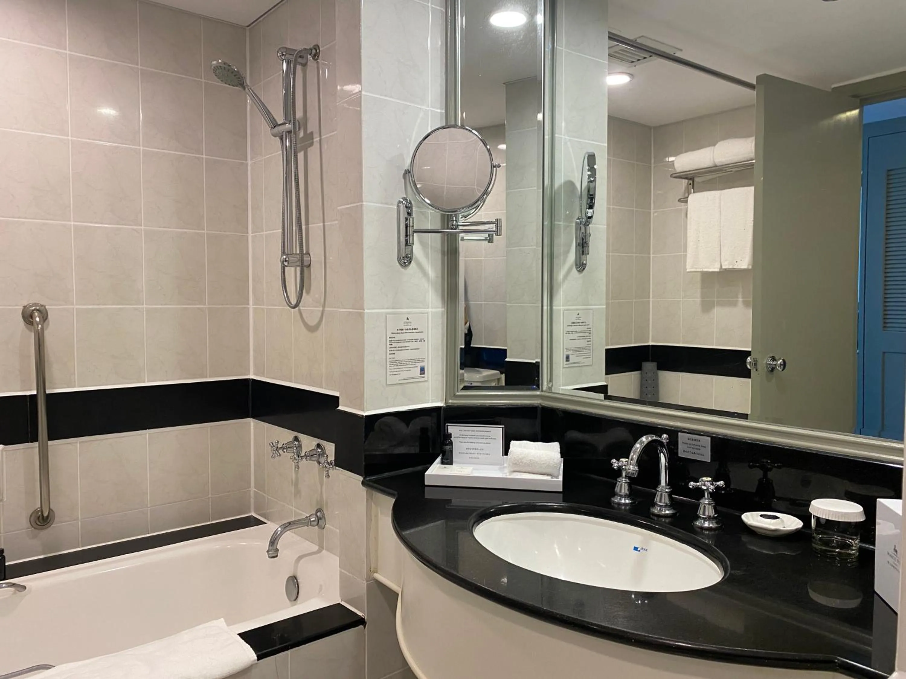 Toilet in Marco Polo Xiamen