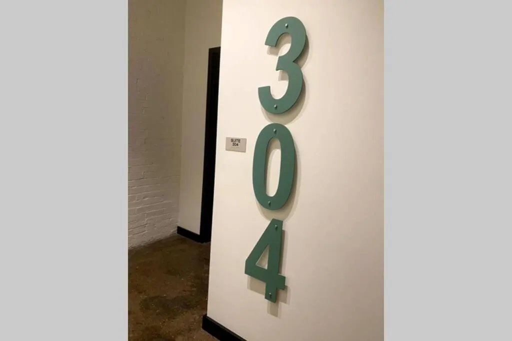 Property logo or sign in 3E-*Renovated* 5 min to UPMC Shadyside, sleeps 6