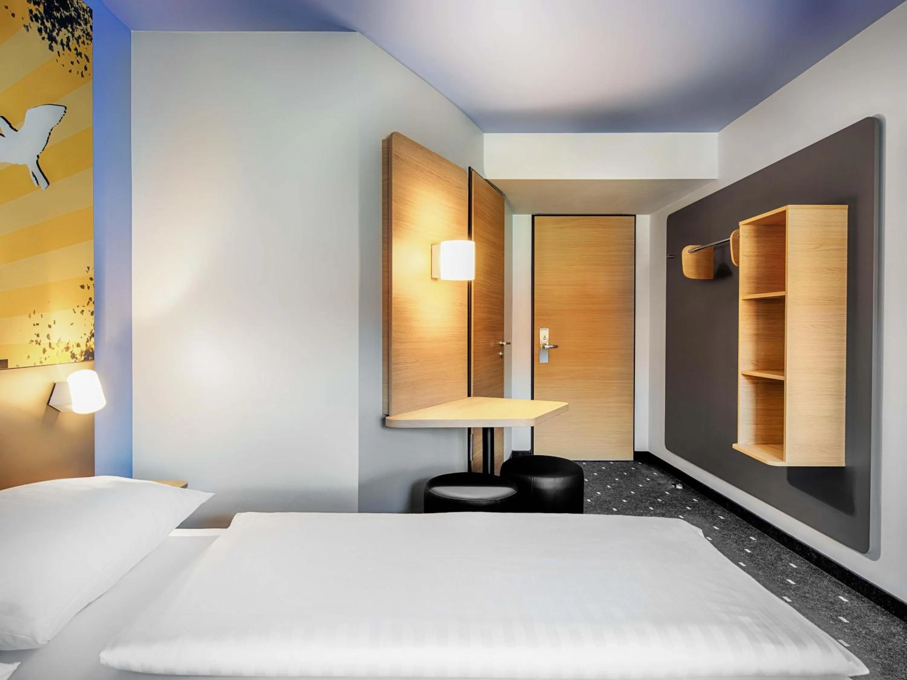 Photo of the whole room, Bed in B&B Hotel Kiel-Holstenbrücke