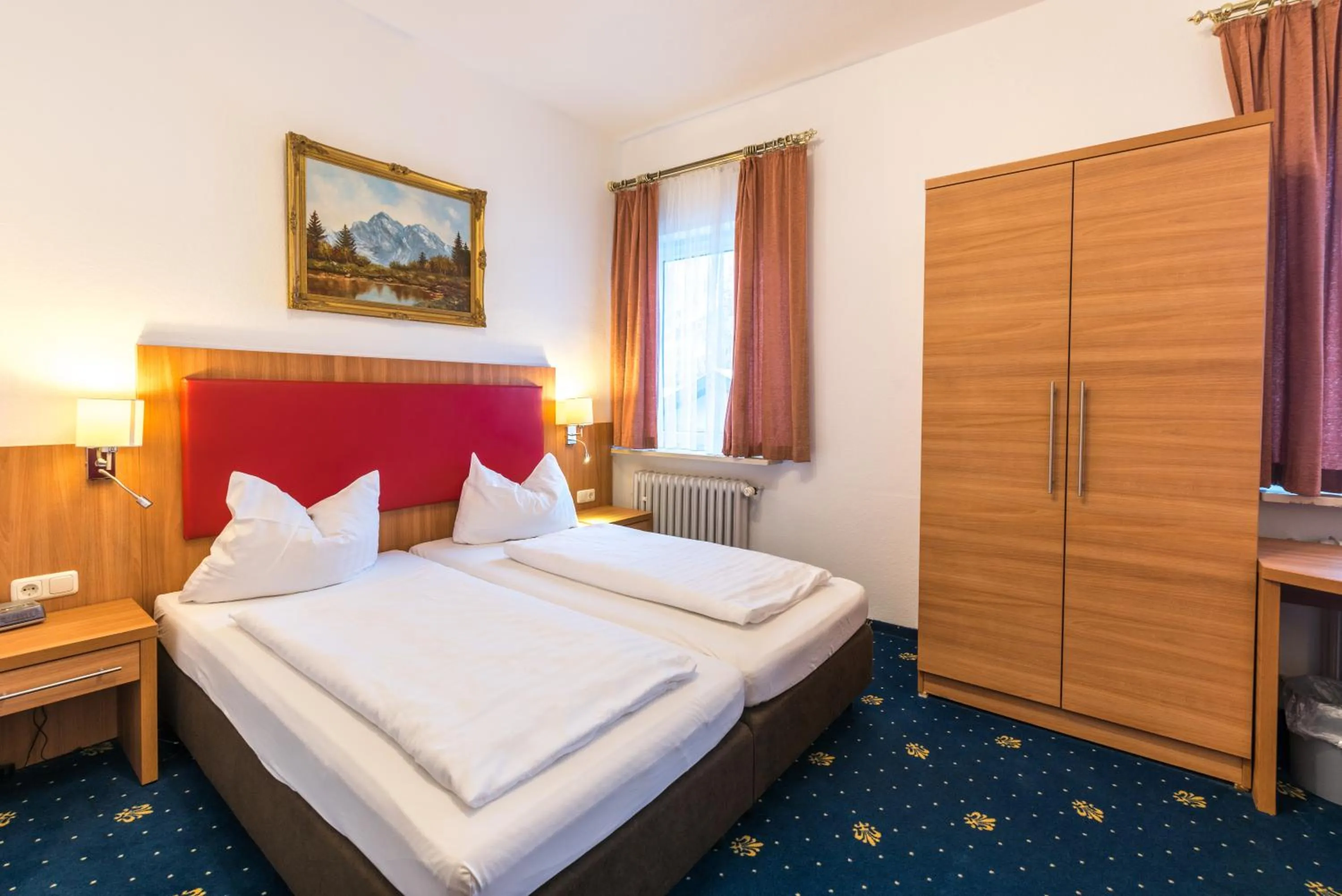 Photo of the whole room, Bed in Hotel garni Almenrausch und Edelweiss