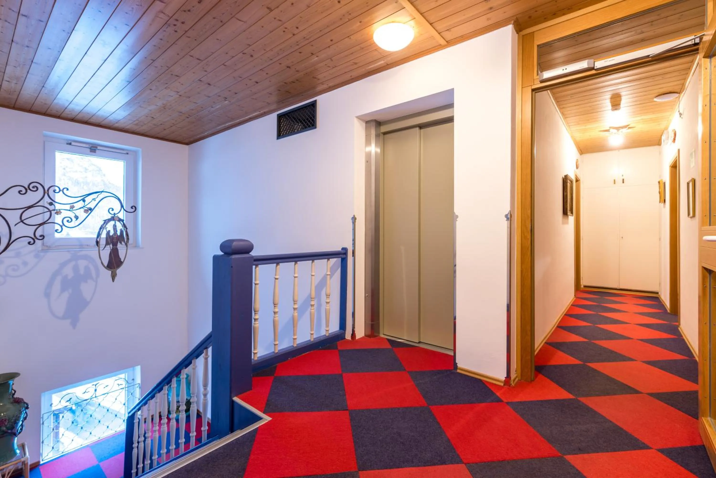 Decorative detail in Hotel garni Almenrausch und Edelweiss