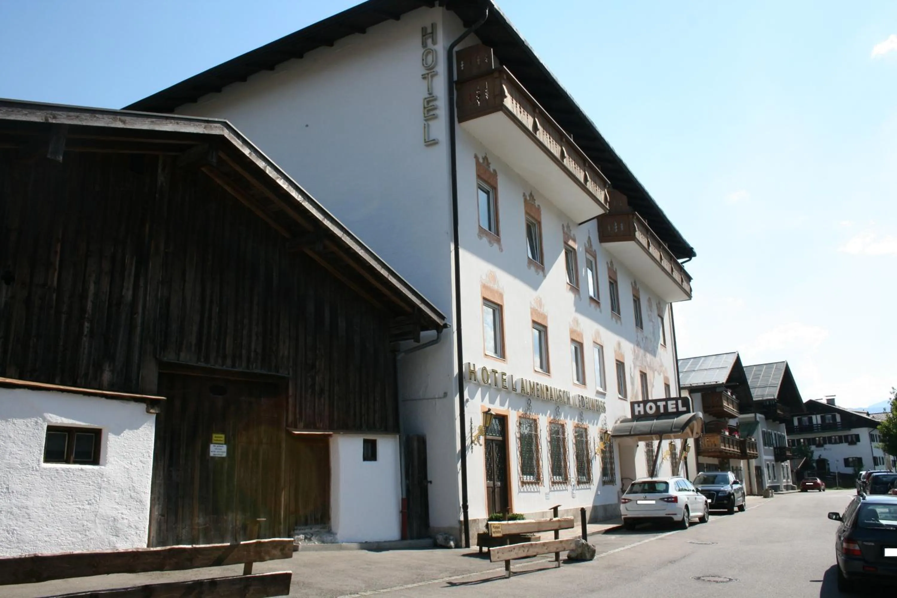Facade/entrance in Hotel garni Almenrausch und Edelweiss