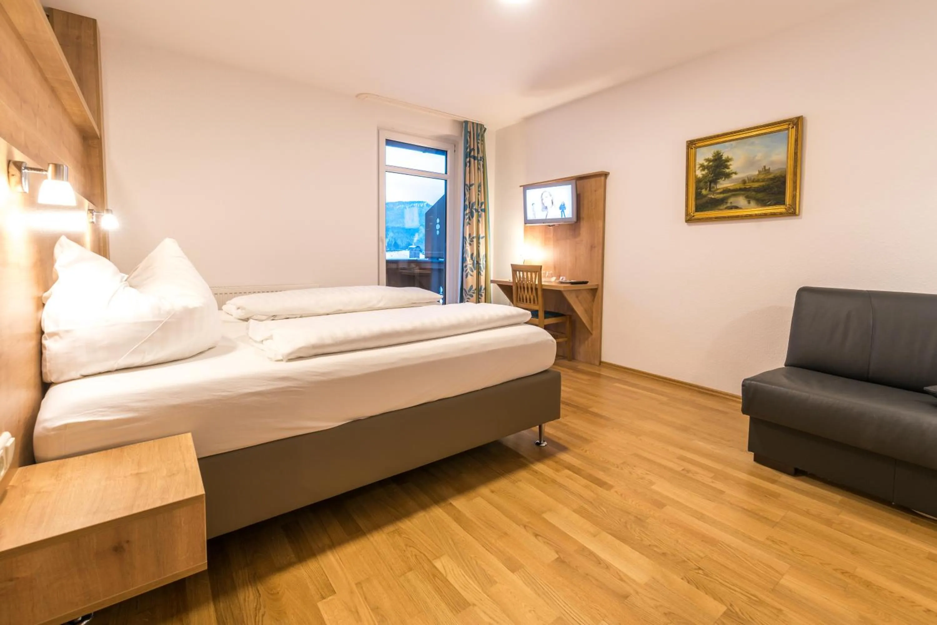 Photo of the whole room, Bed in Hotel garni Almenrausch und Edelweiss