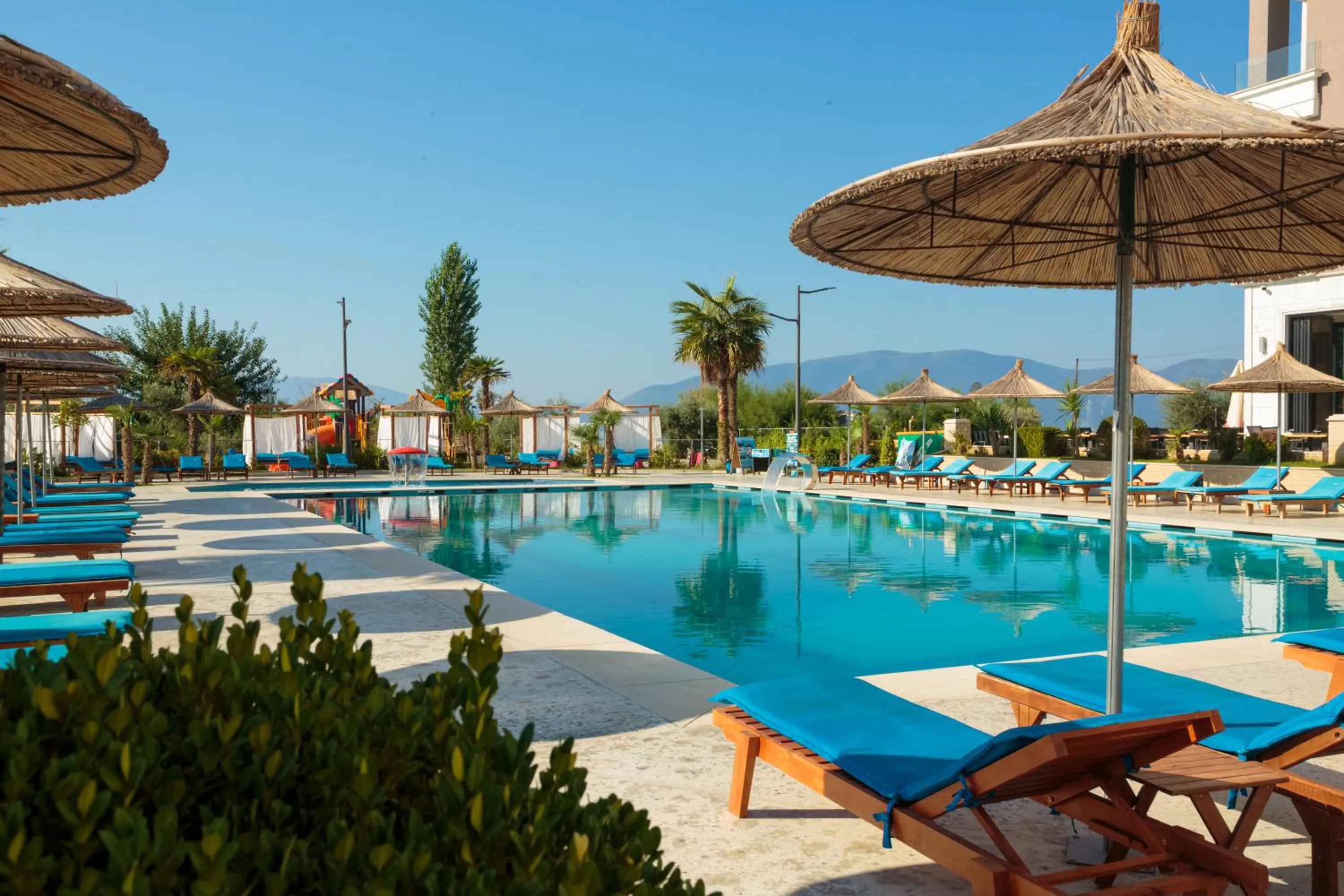Swimming pool in Kraal Hotel Vlore