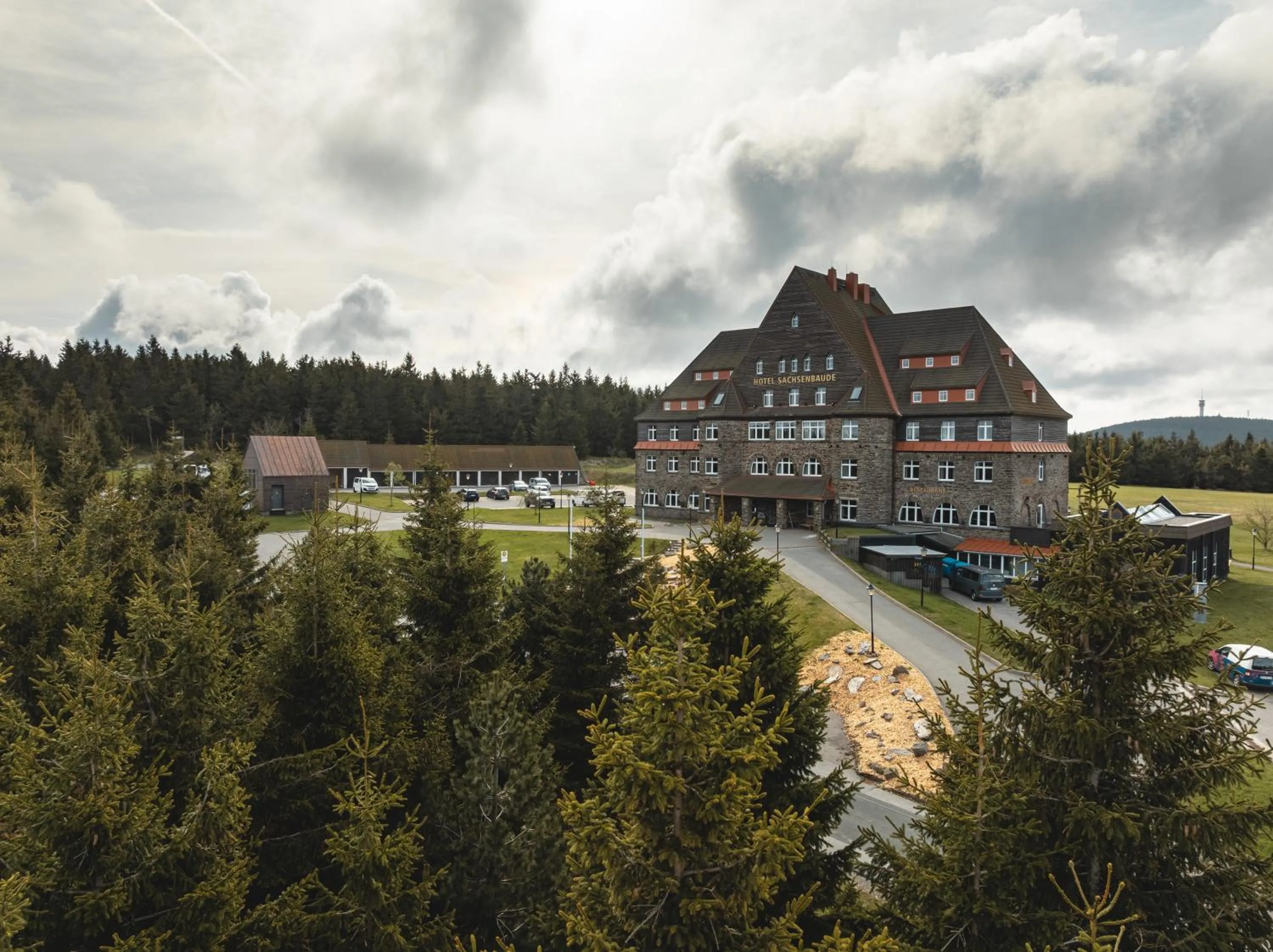 Property building in Naturhotel Sachsenbaude Oberwiesenthal - Indoor-Pool & Outdoor-Whirlpool