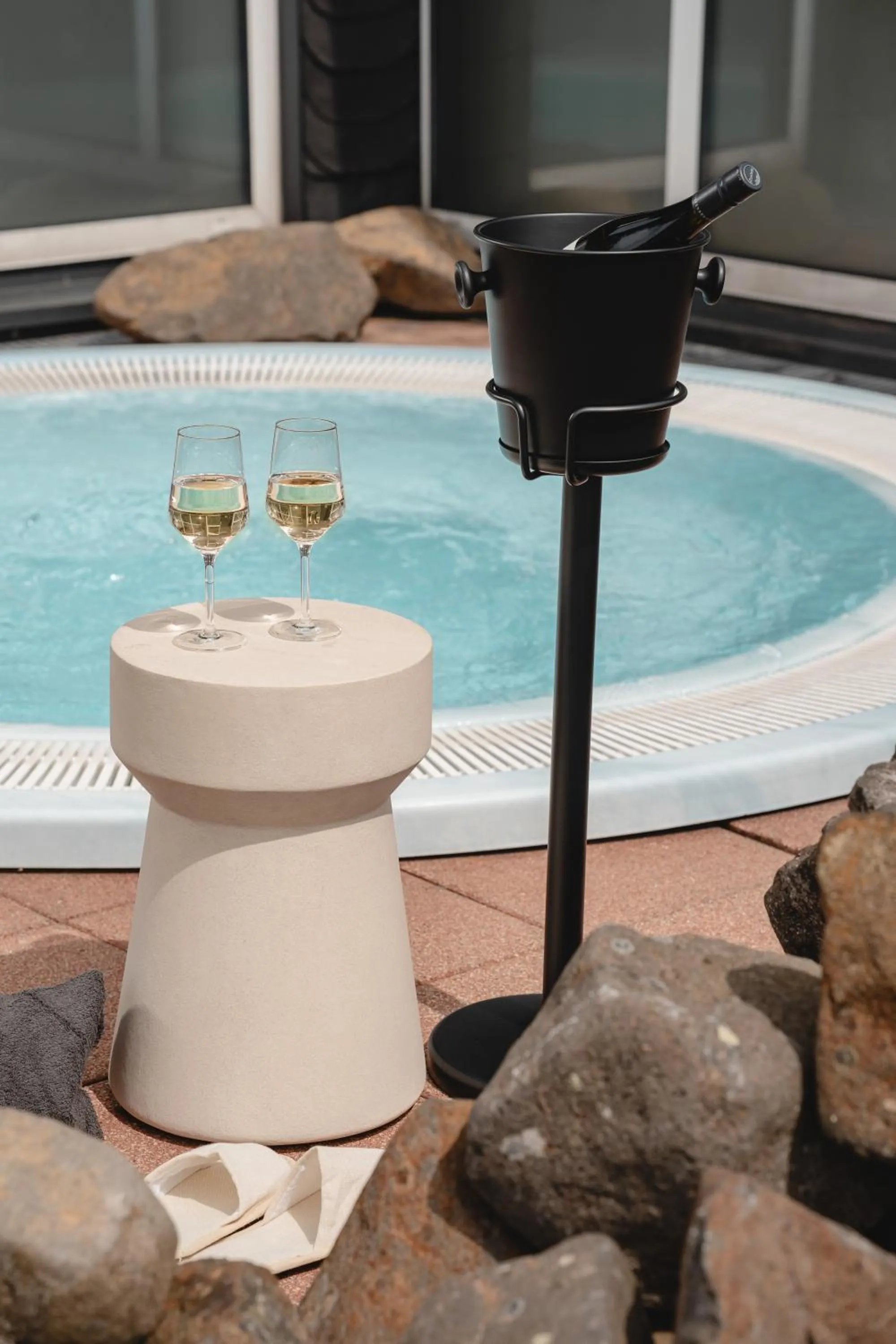 Hot Tub in Naturhotel Sachsenbaude Oberwiesenthal - Indoor-Pool & Outdoor-Whirlpool