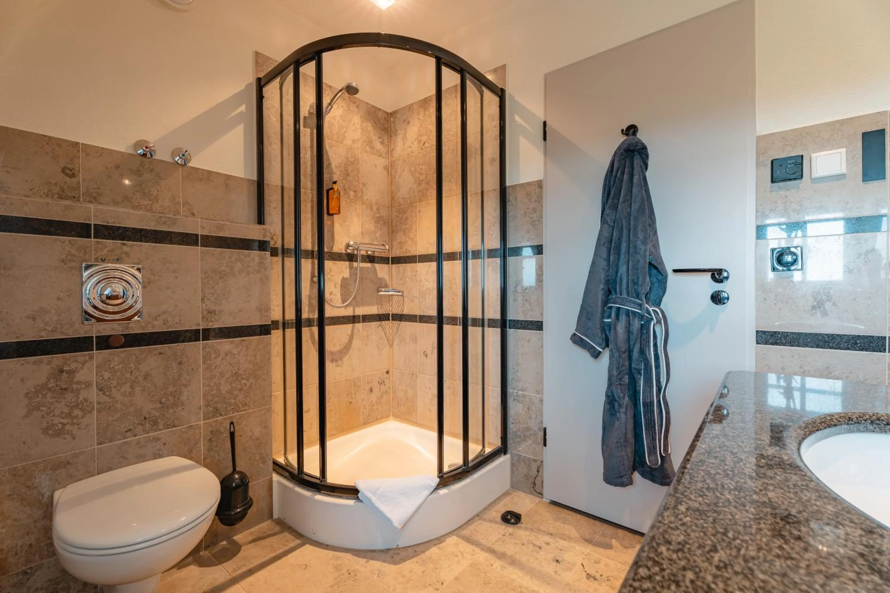 Bathroom in Naturhotel Sachsenbaude Oberwiesenthal - Indoor-Pool & Outdoor-Whirlpool