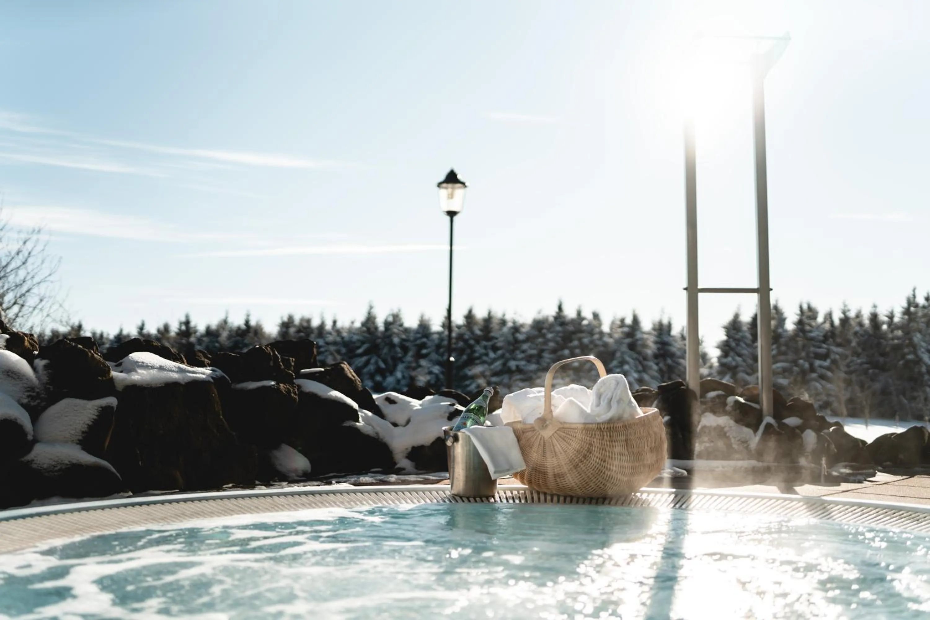 Winter in Naturhotel Sachsenbaude Oberwiesenthal - Indoor-Pool & Outdoor-Whirlpool