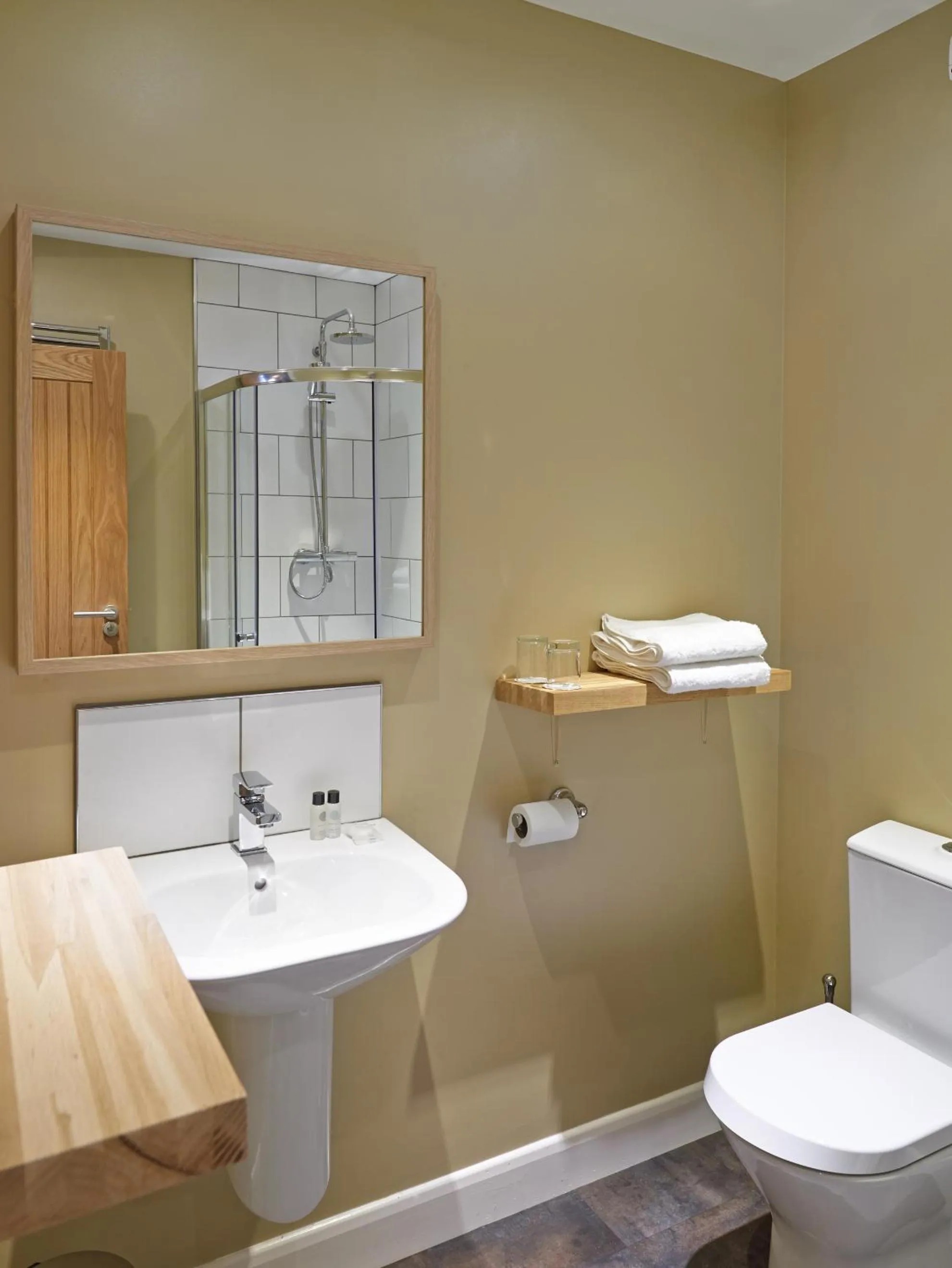 Bathroom in 1885 the Venue - Pub, Restaurant, Rooms & Function House