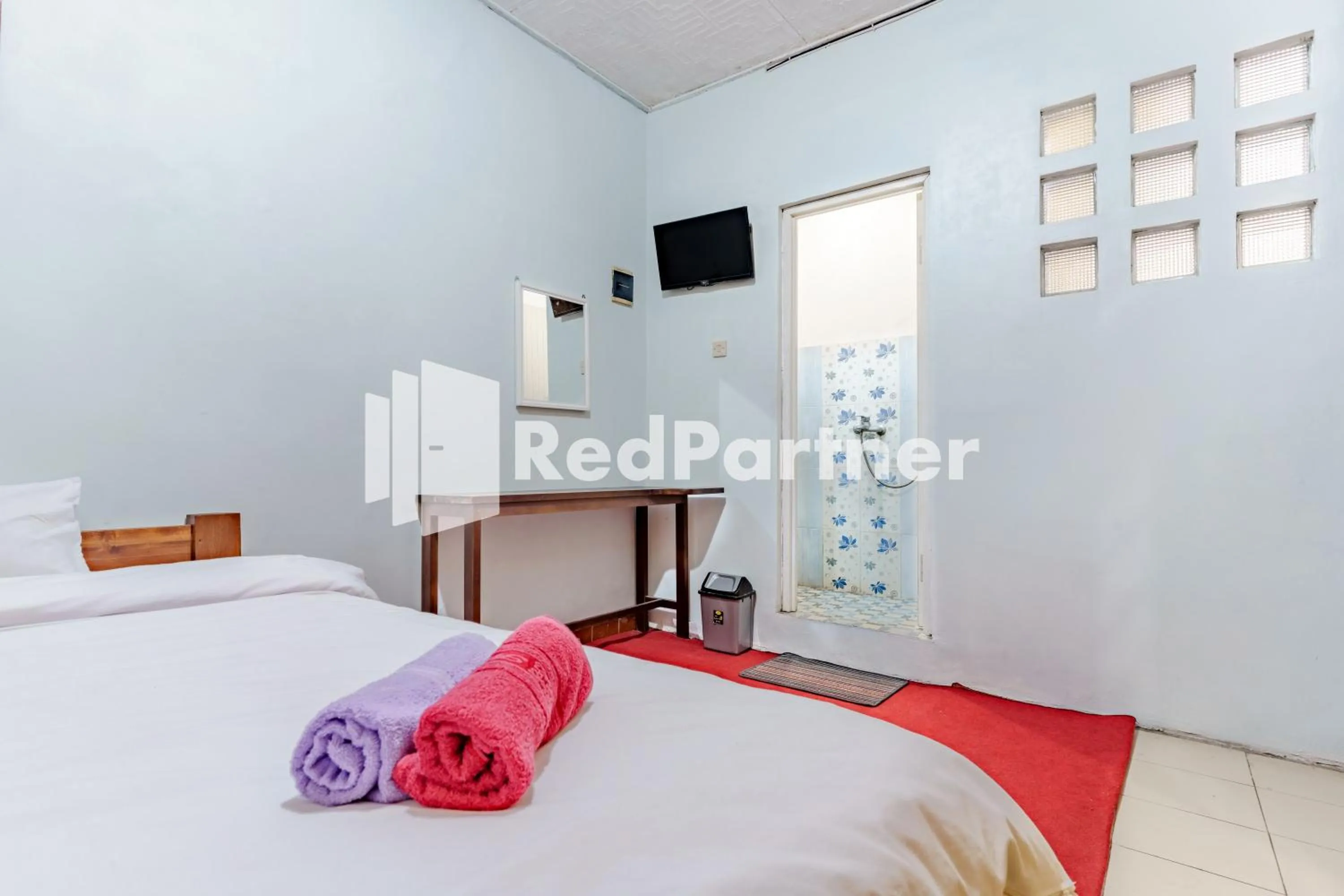 Property logo or sign, Bed in Nafisa Homestay Syariah Near Jatim Park 3 Batu Mitra RedDoorz