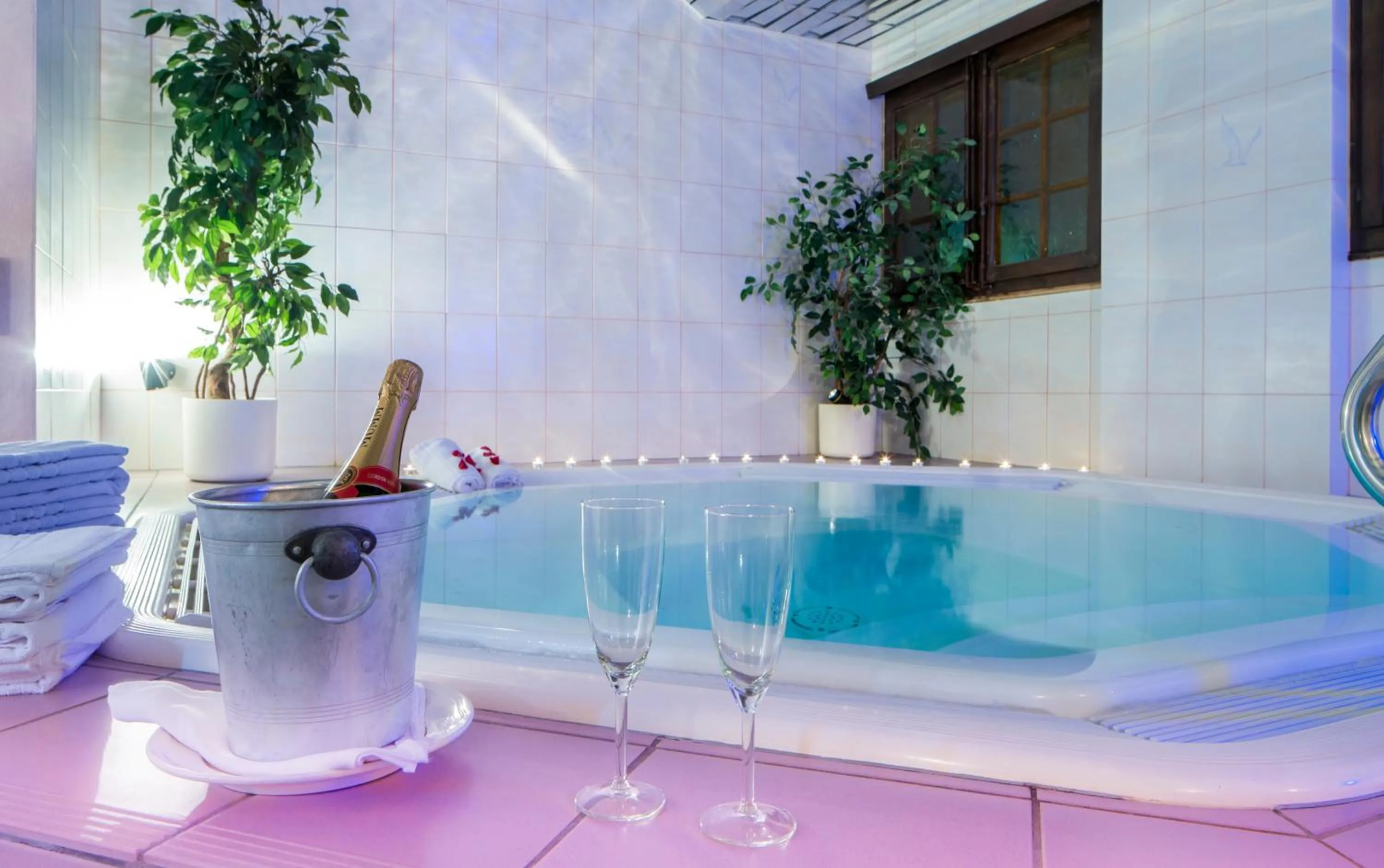 Swimming pool in Hotel Olympia