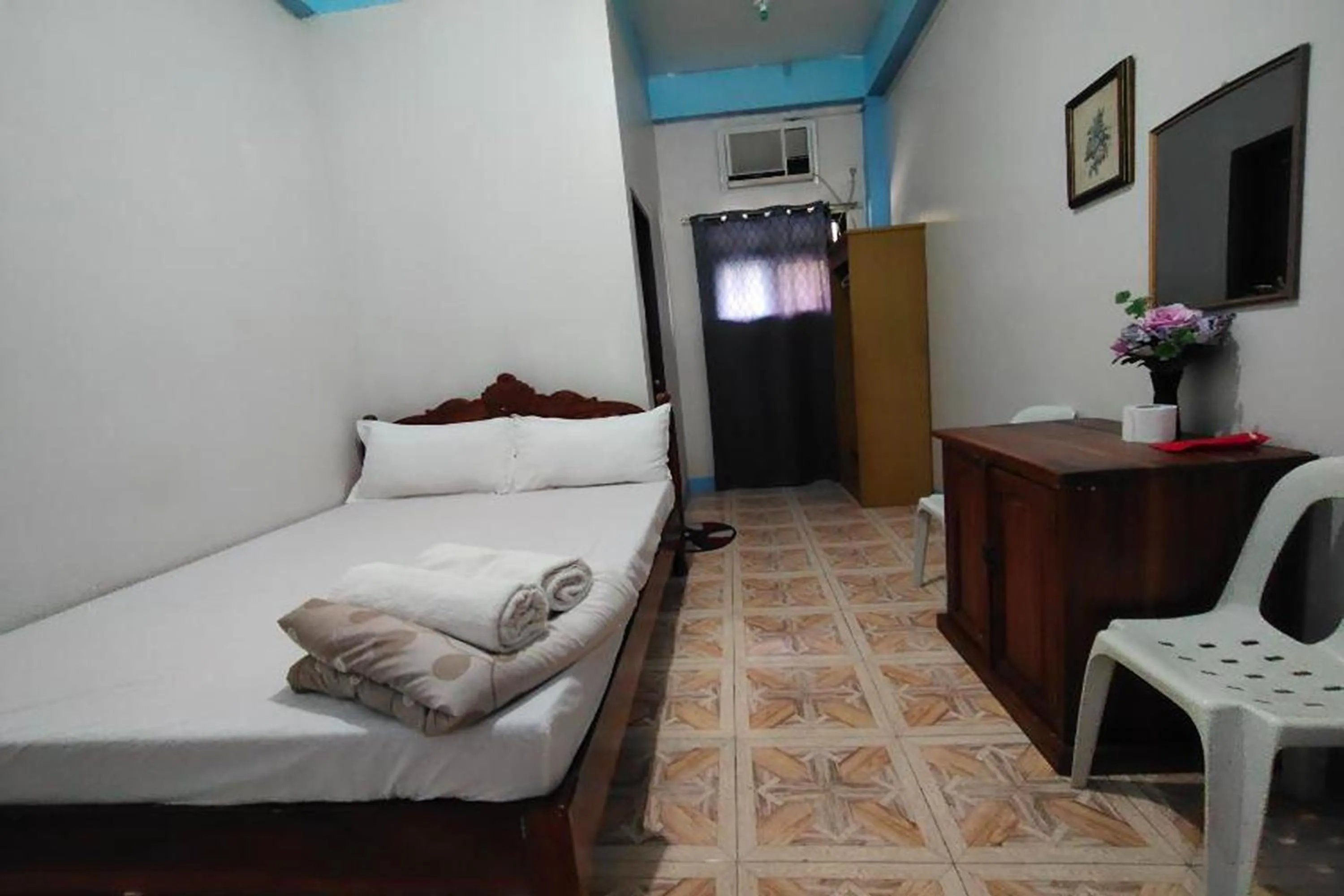Bed in RBR Hotel and Restaurant near Hundred Islands