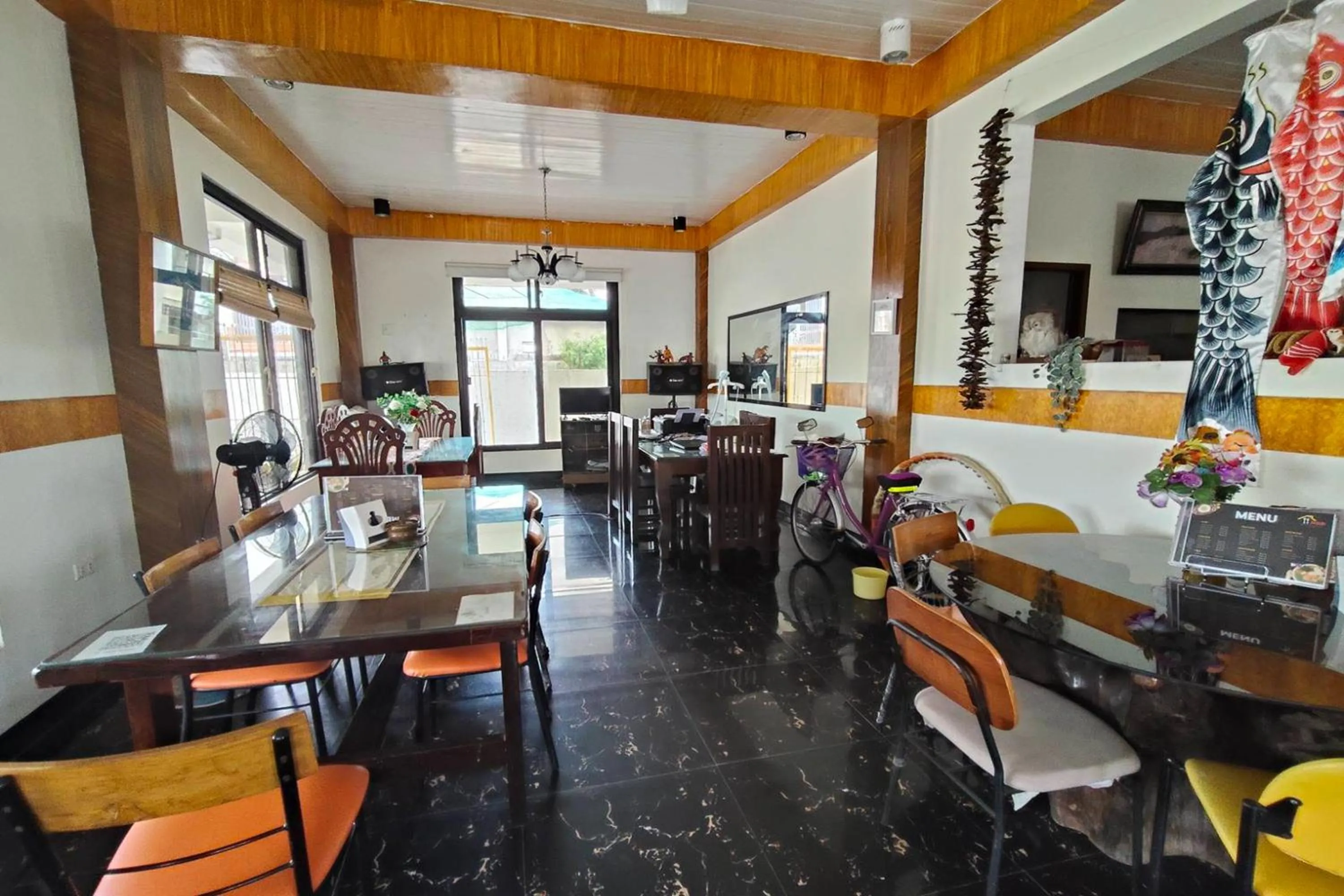 Restaurant/places to eat in RBR Hotel and Restaurant near Hundred Islands