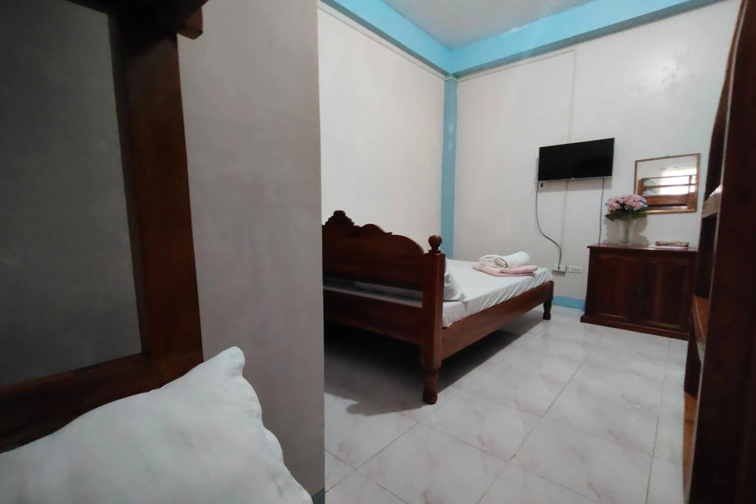 Bed in RBR Hotel and Restaurant near Hundred Islands