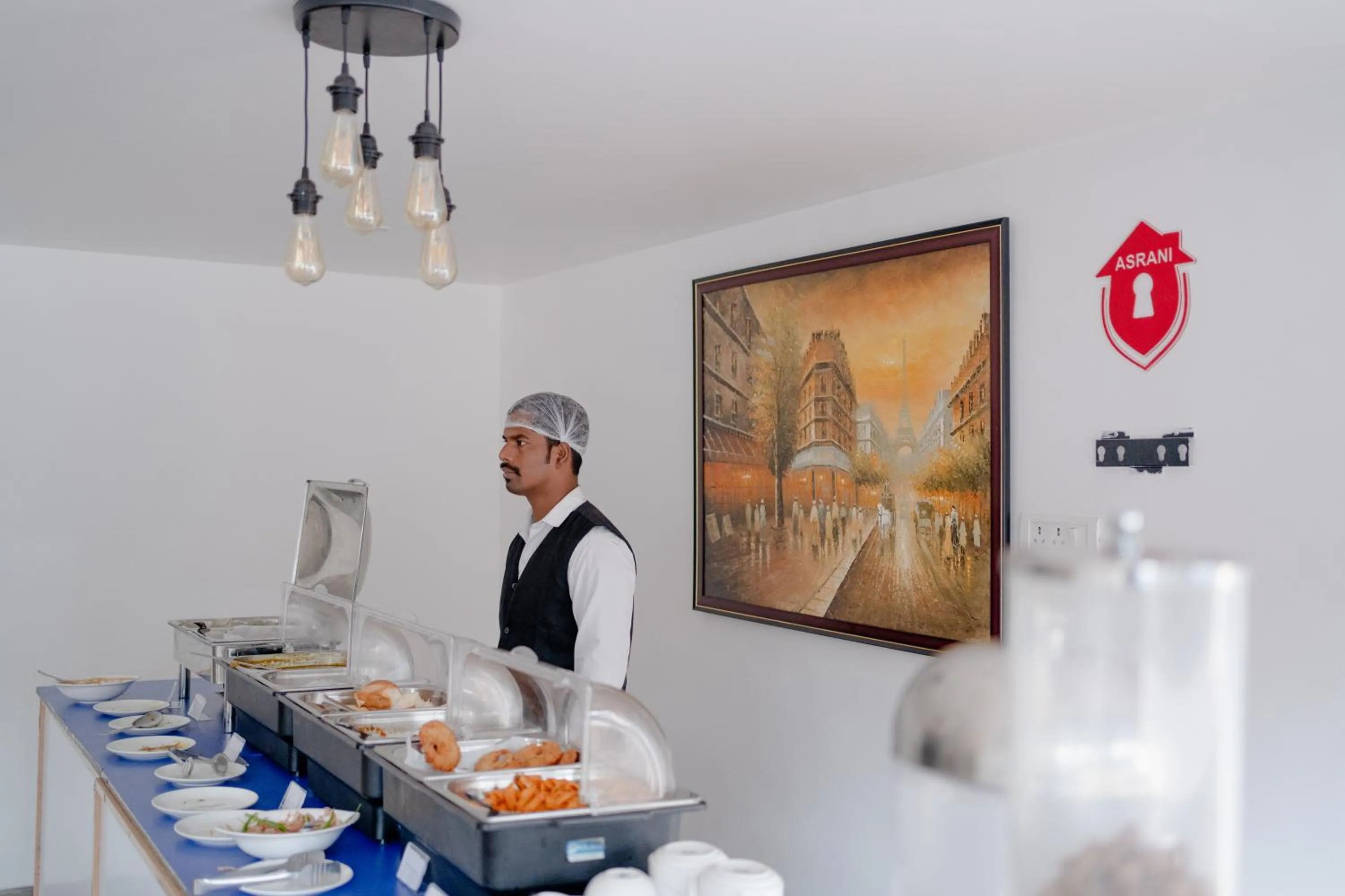 Restaurant/places to eat in Hotel Asrani International