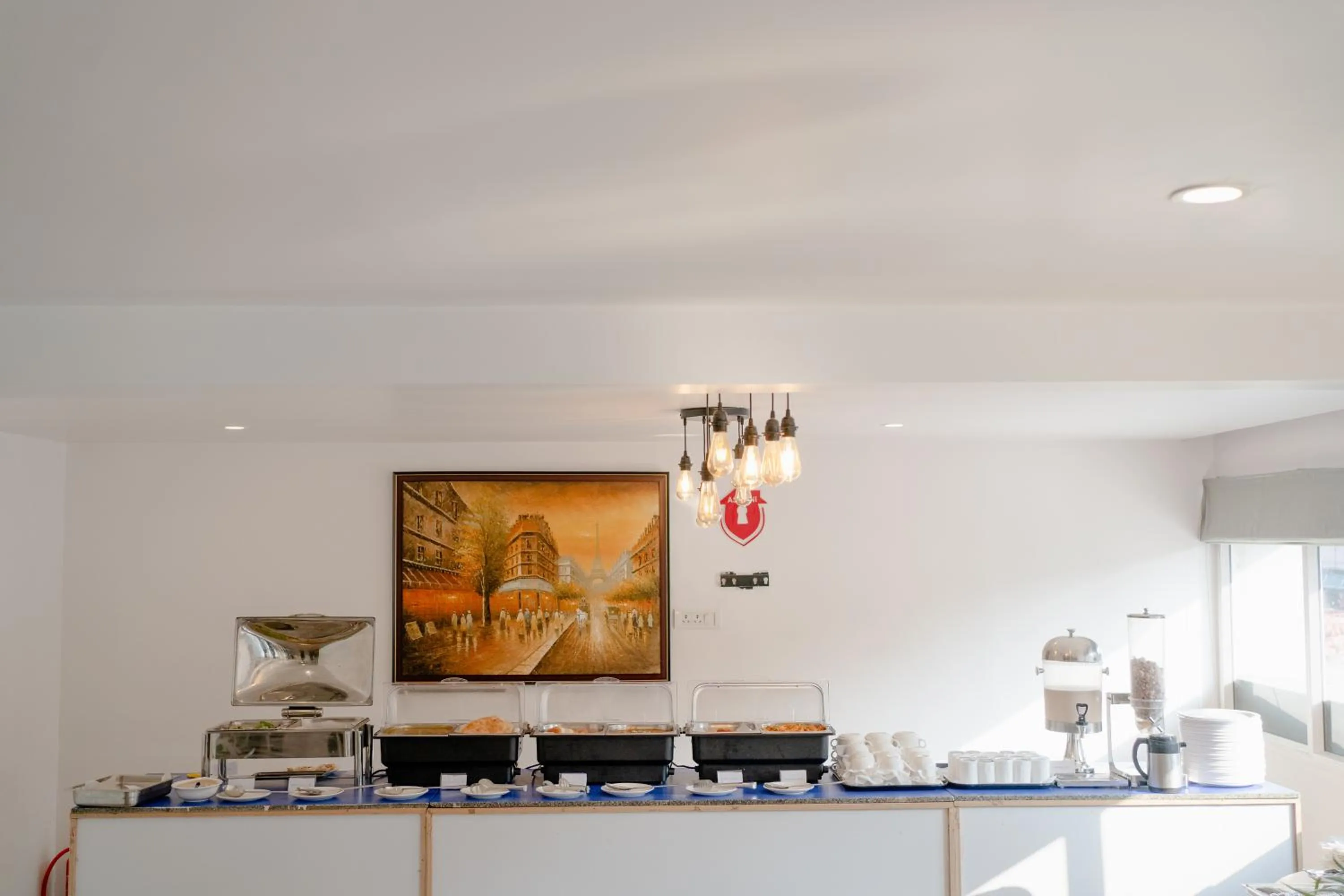 Restaurant/places to eat in Hotel Asrani International