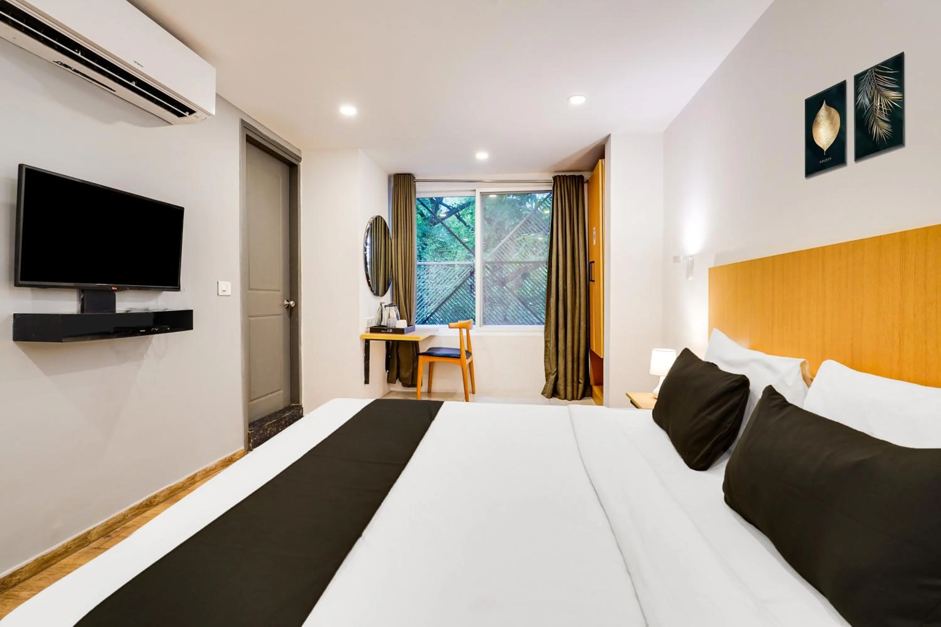 Bedroom in Super Townhouse Oak Indiranagar