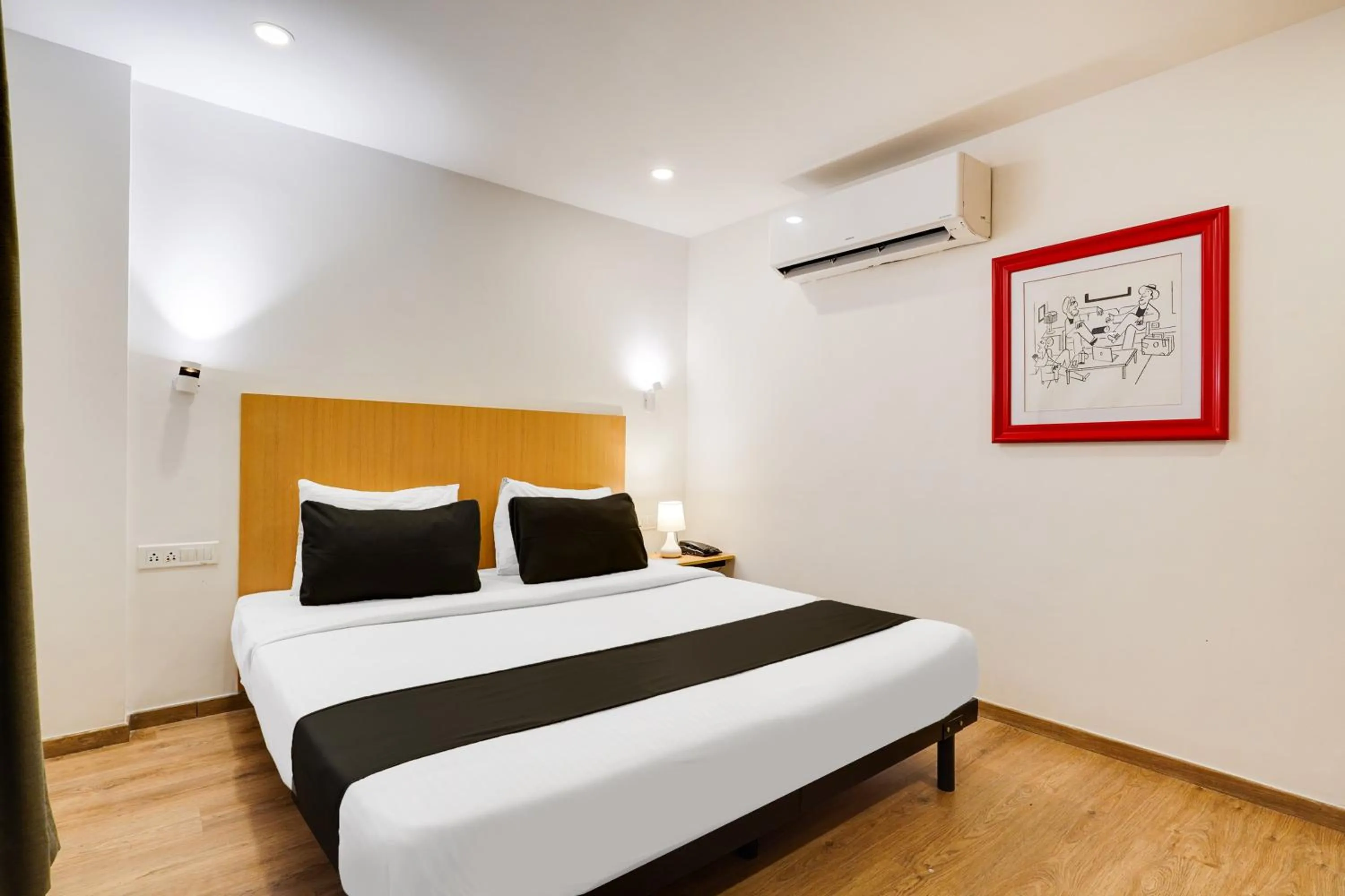 Bedroom in Super Townhouse Oak Indiranagar