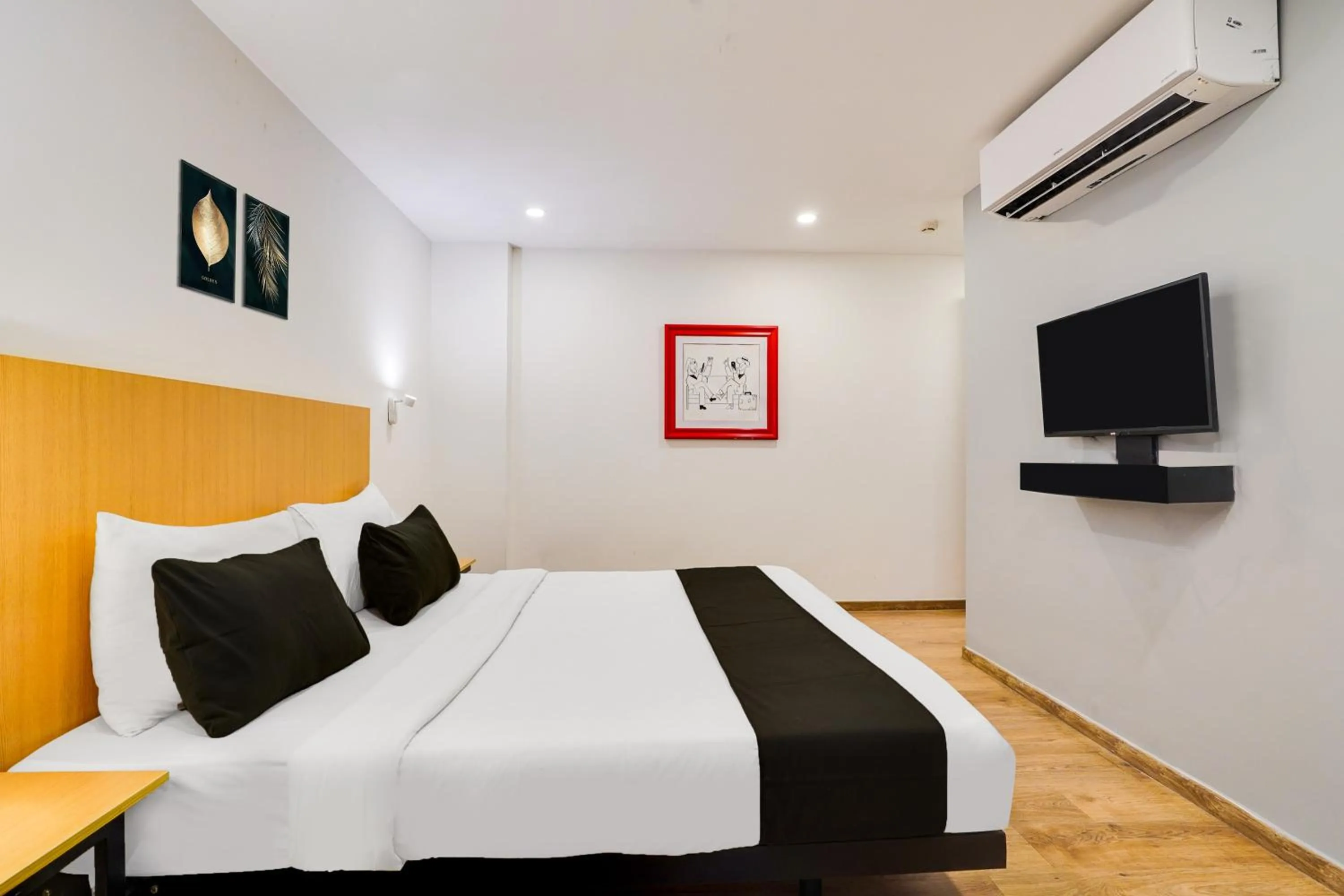 Bedroom in Super Townhouse Oak Indiranagar