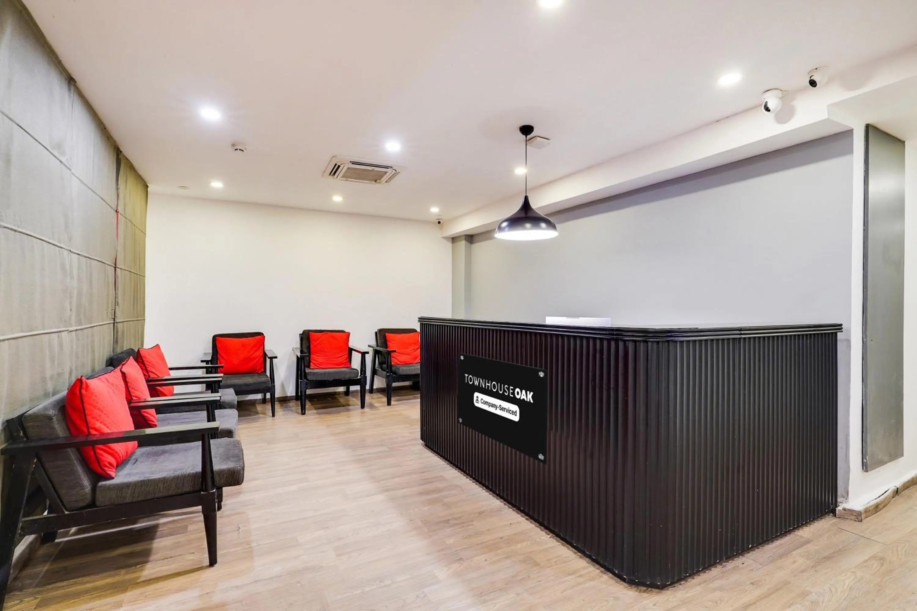 Lobby or reception in Super Townhouse Oak Indiranagar