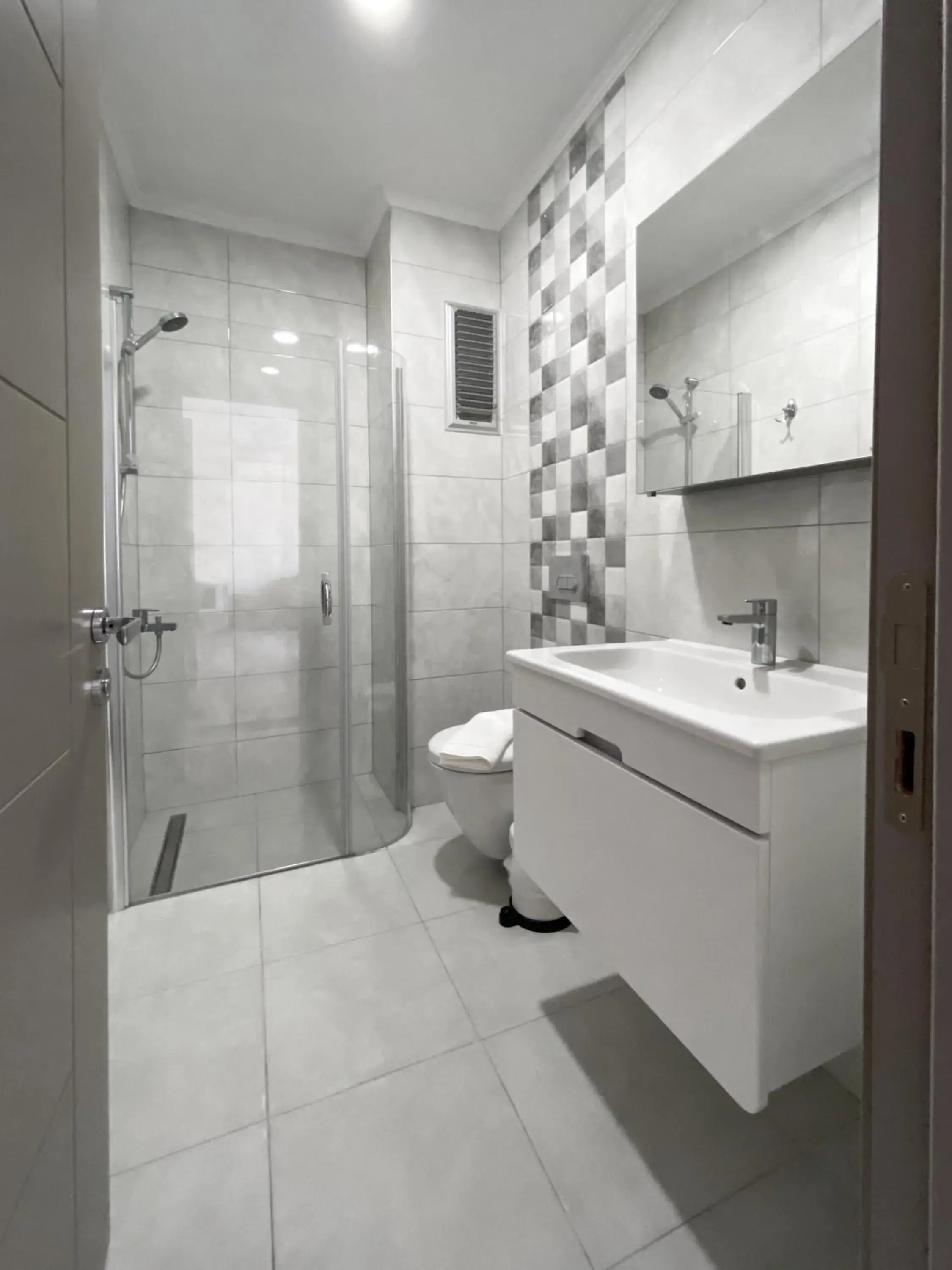 Quadruple Room with Garden View in Azize Palas Apart Otel Quadruple Room with Garden View in Azize Palas Apart Otel