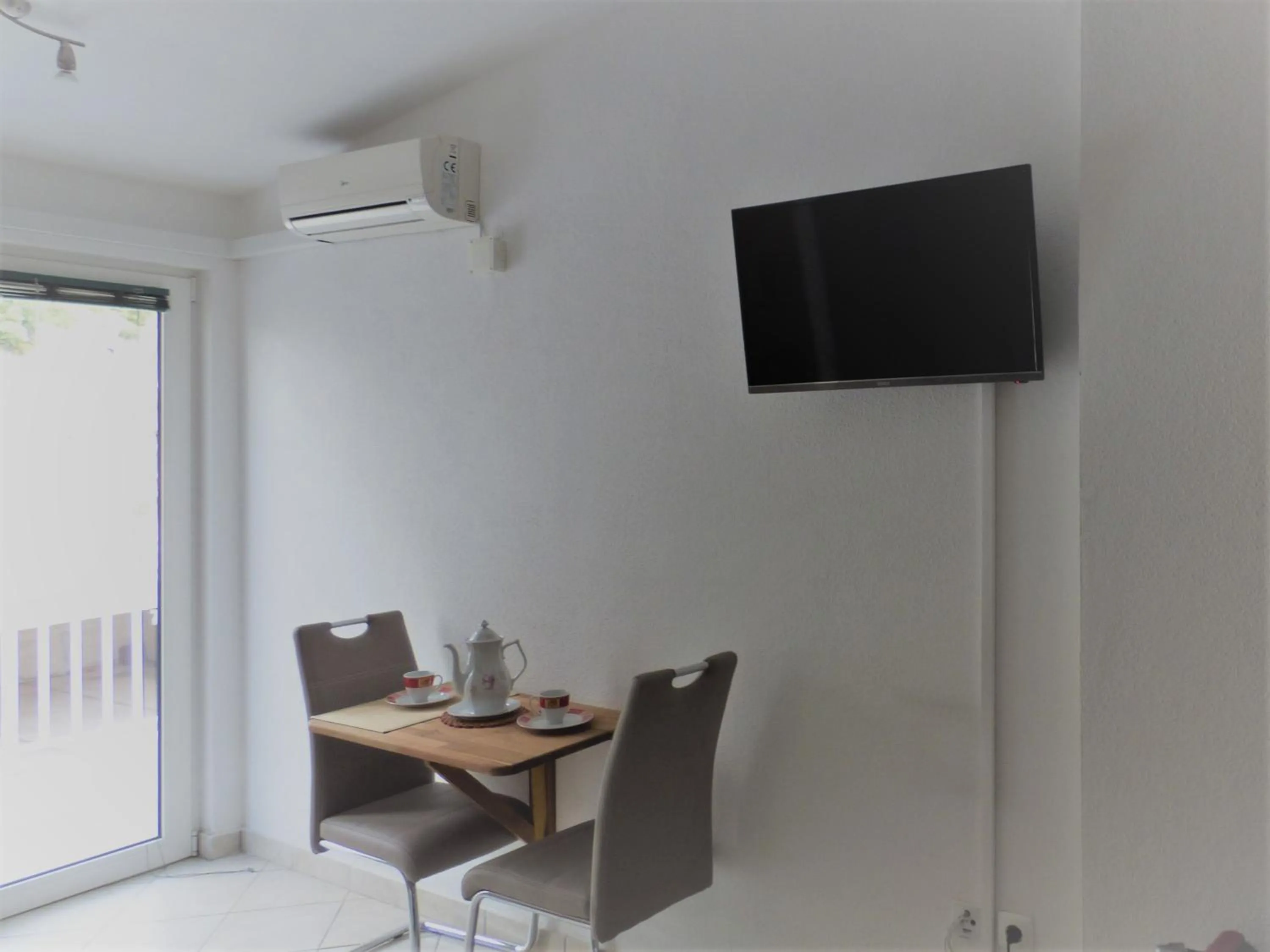 Dining area in Studios Ruža