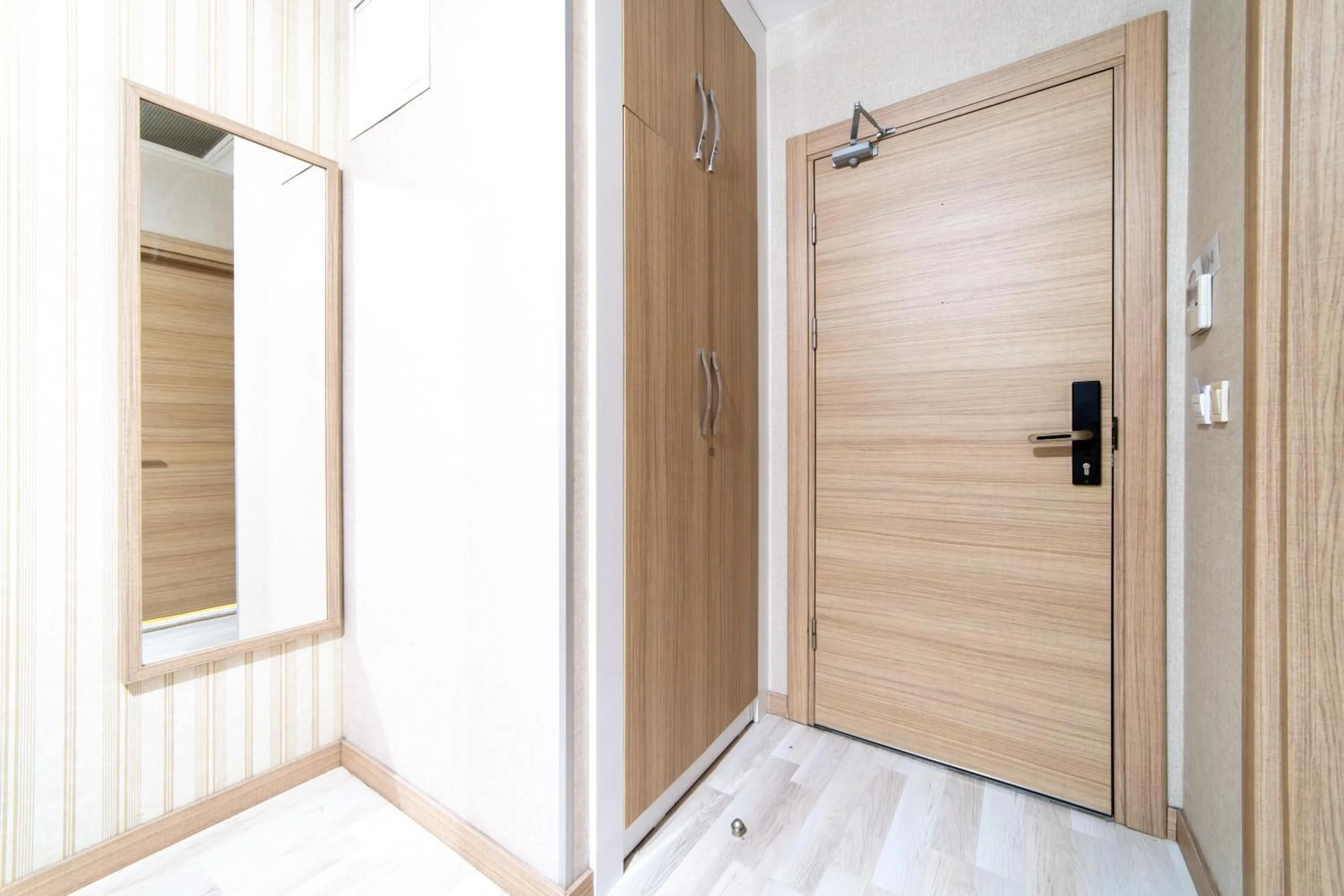 wardrobe in Mardy Suit Hotel