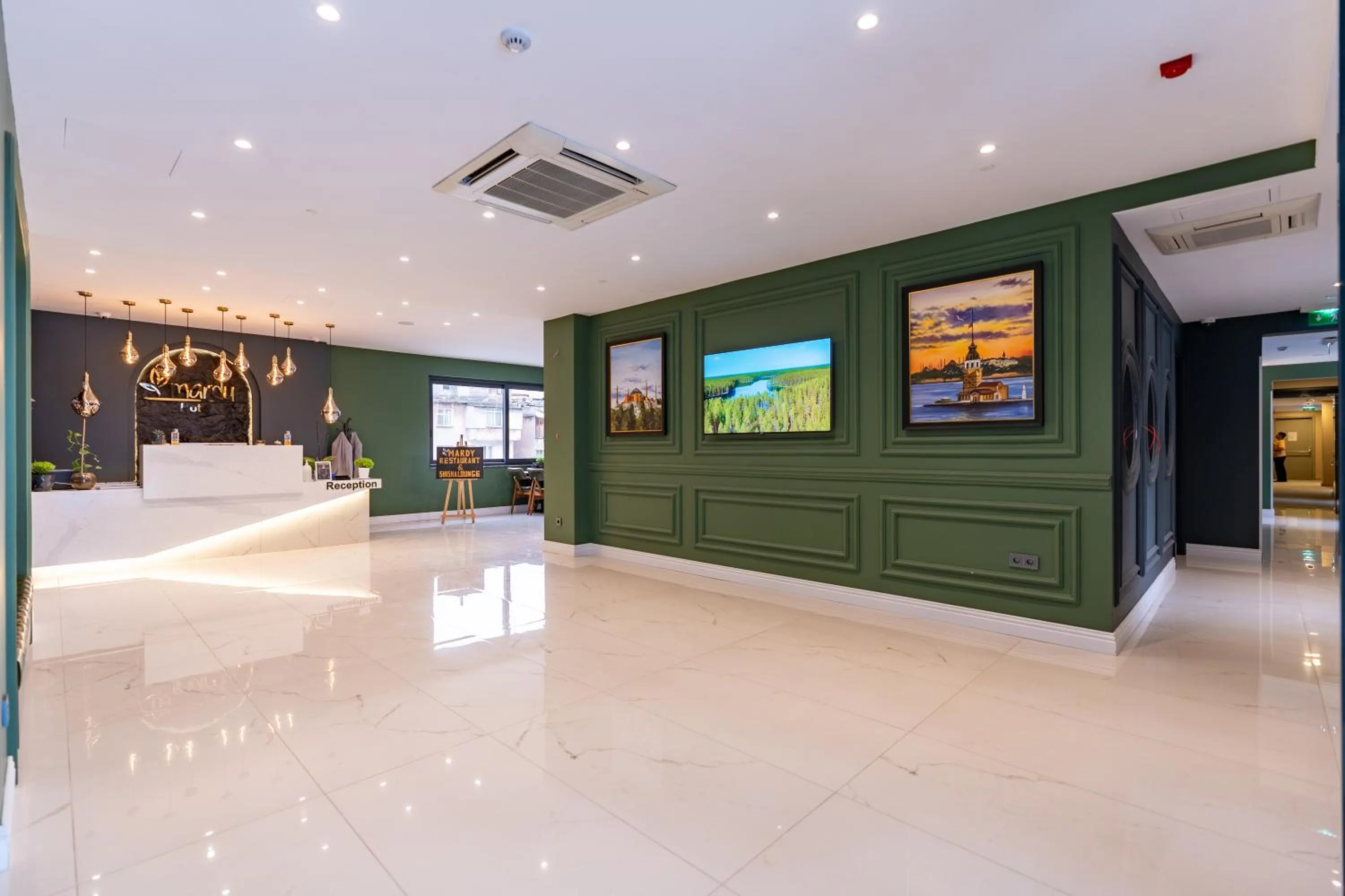 Lobby or reception in Mardy Suit Hotel