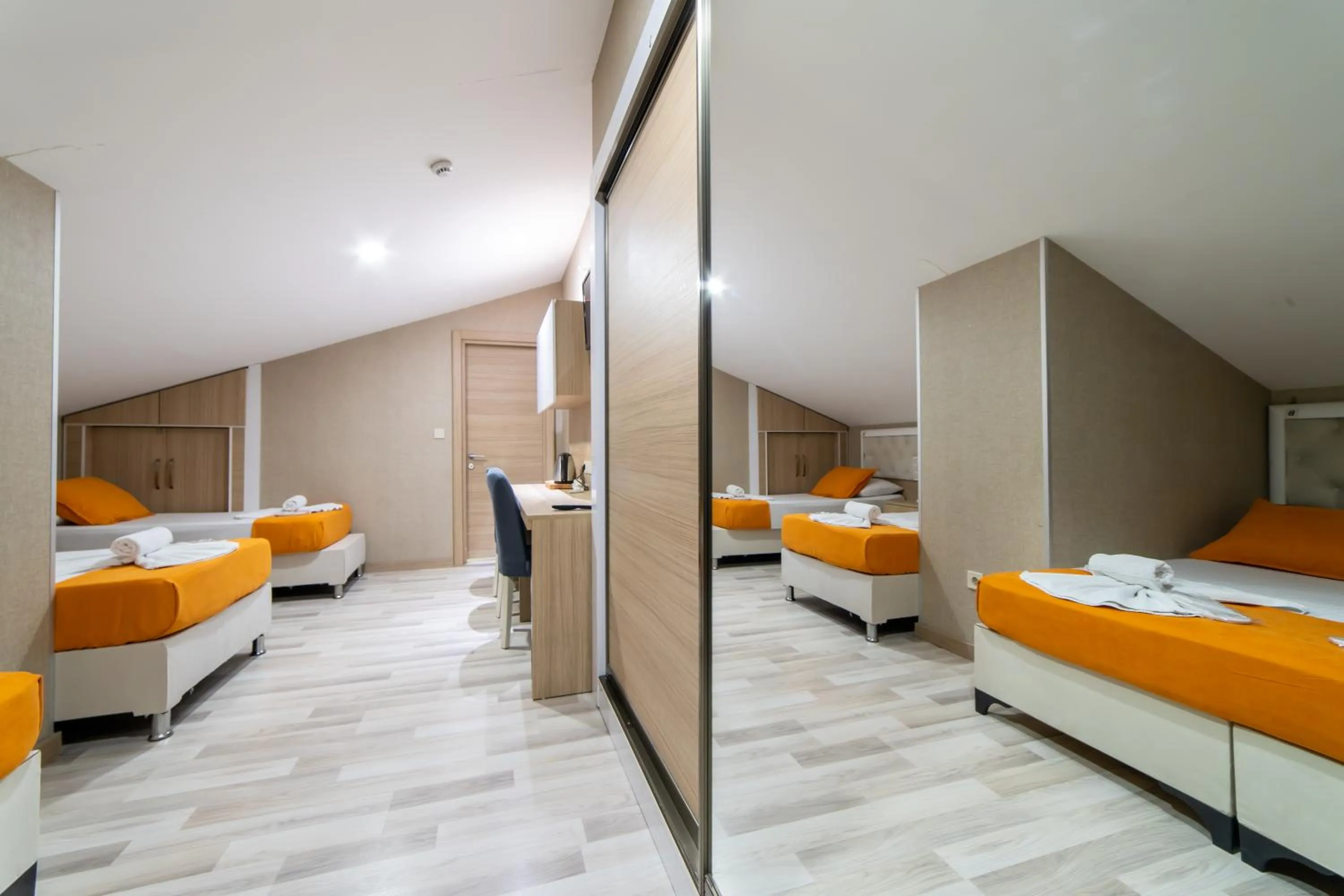 Bed in Mardy Suit Hotel