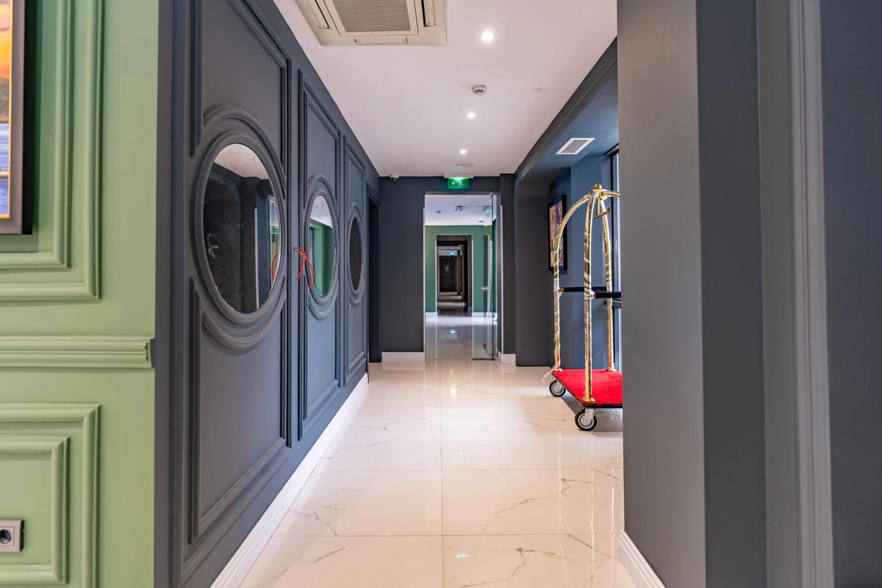 Lobby or reception in Mardy Suit Hotel