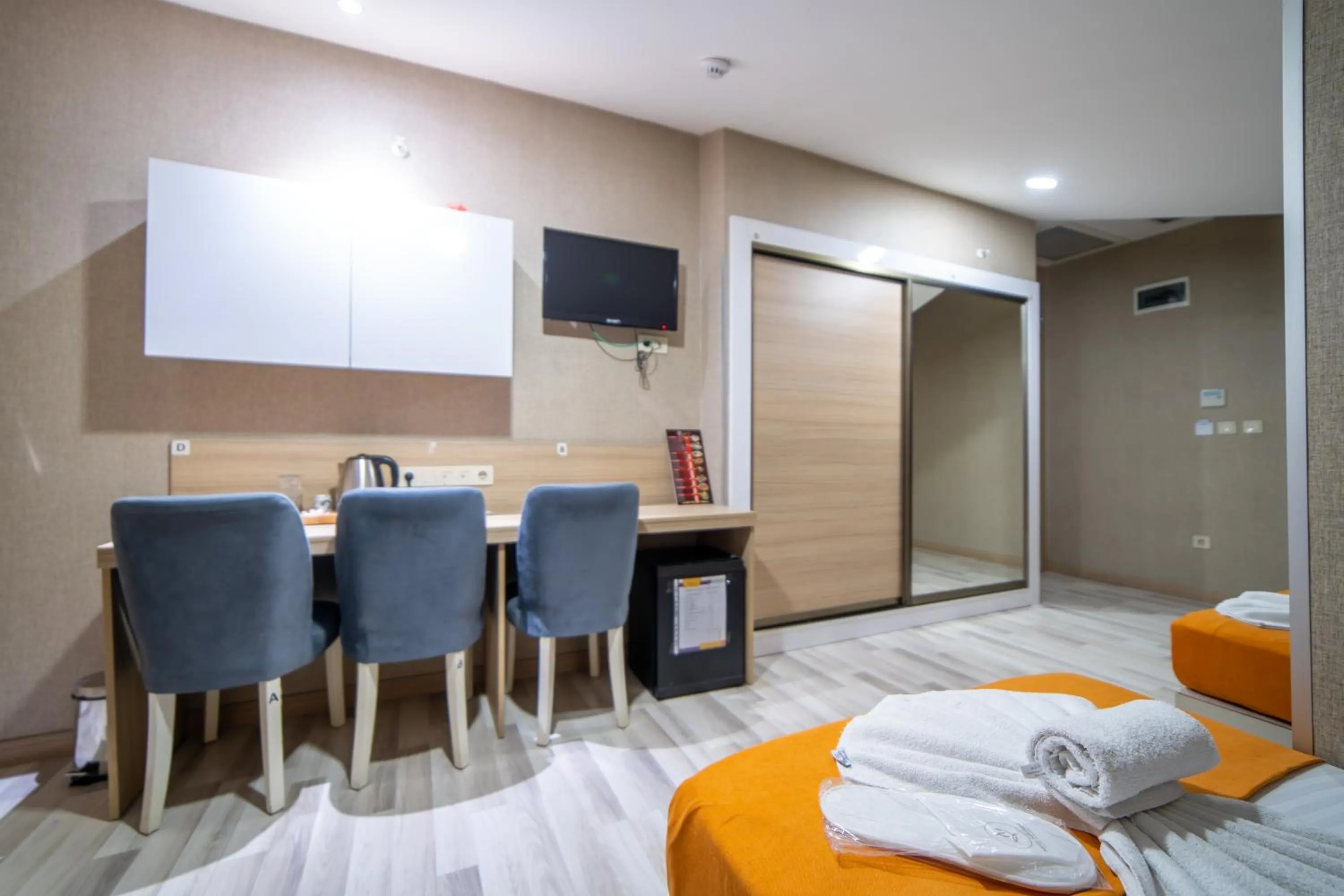 Bed in Mardy Suit Hotel