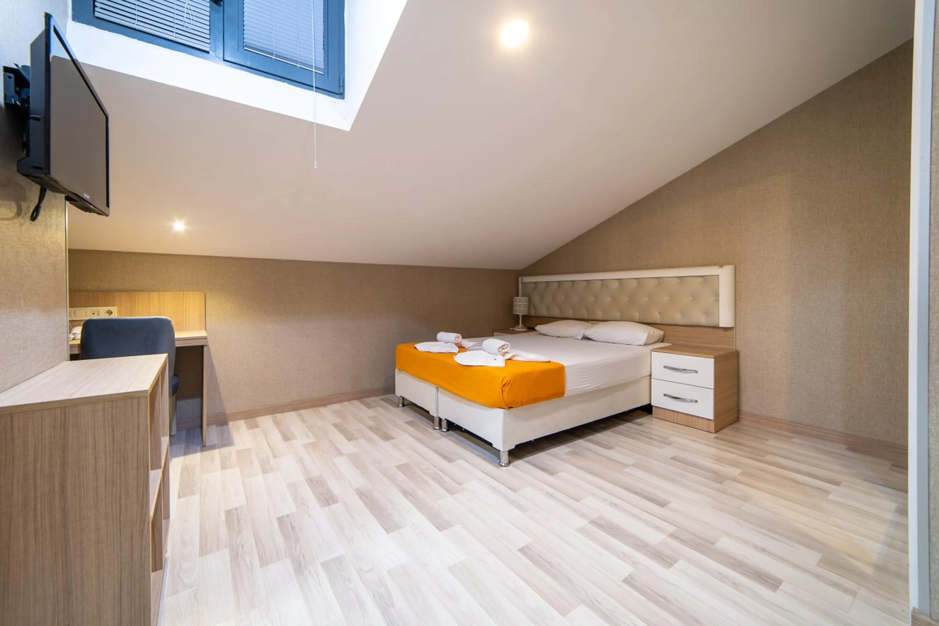 Bed in Mardy Suit Hotel