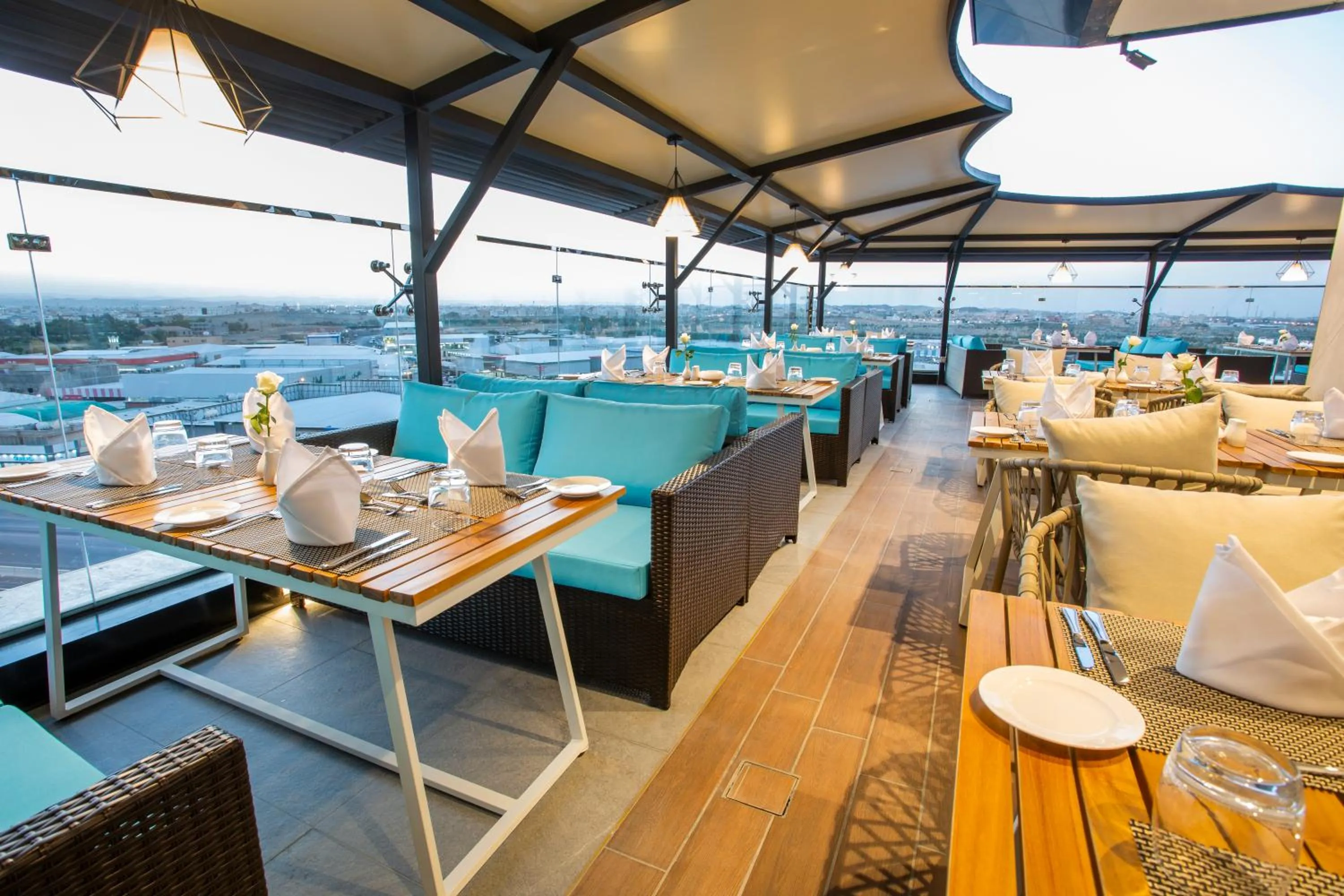 Restaurant/places to eat in Velar Inn Hotel