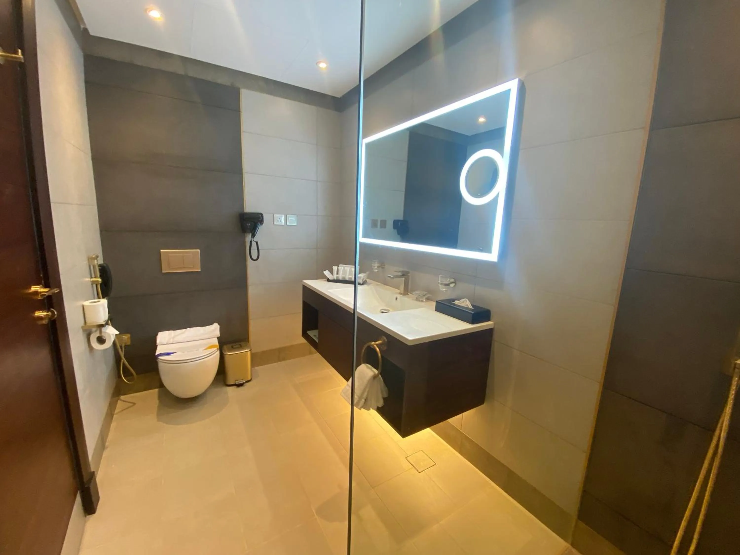 Bathroom in Velar Inn Hotel