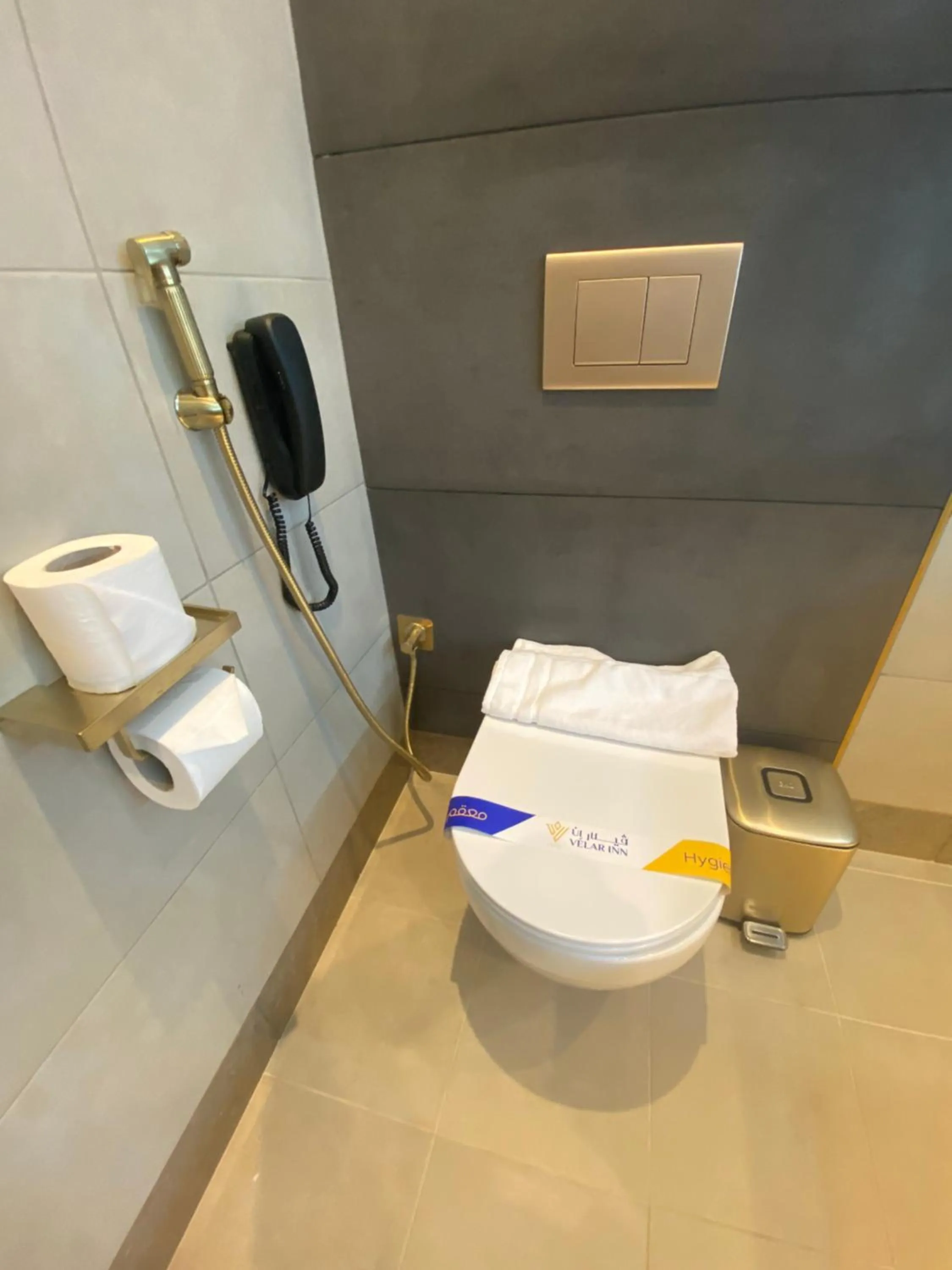 Bathroom in Velar Inn Hotel