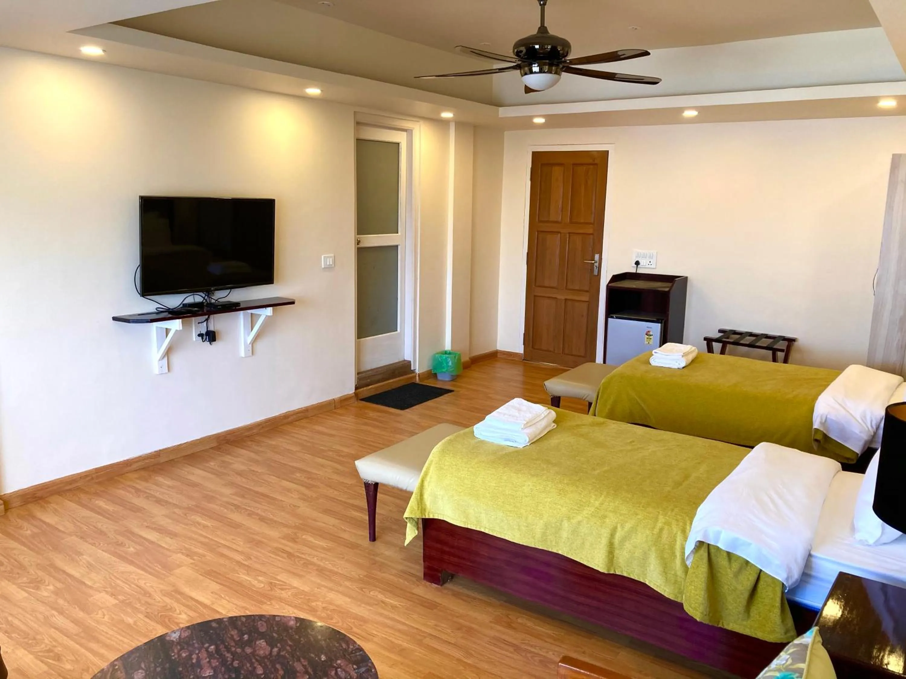 Shalom Farmhouse by the hillside