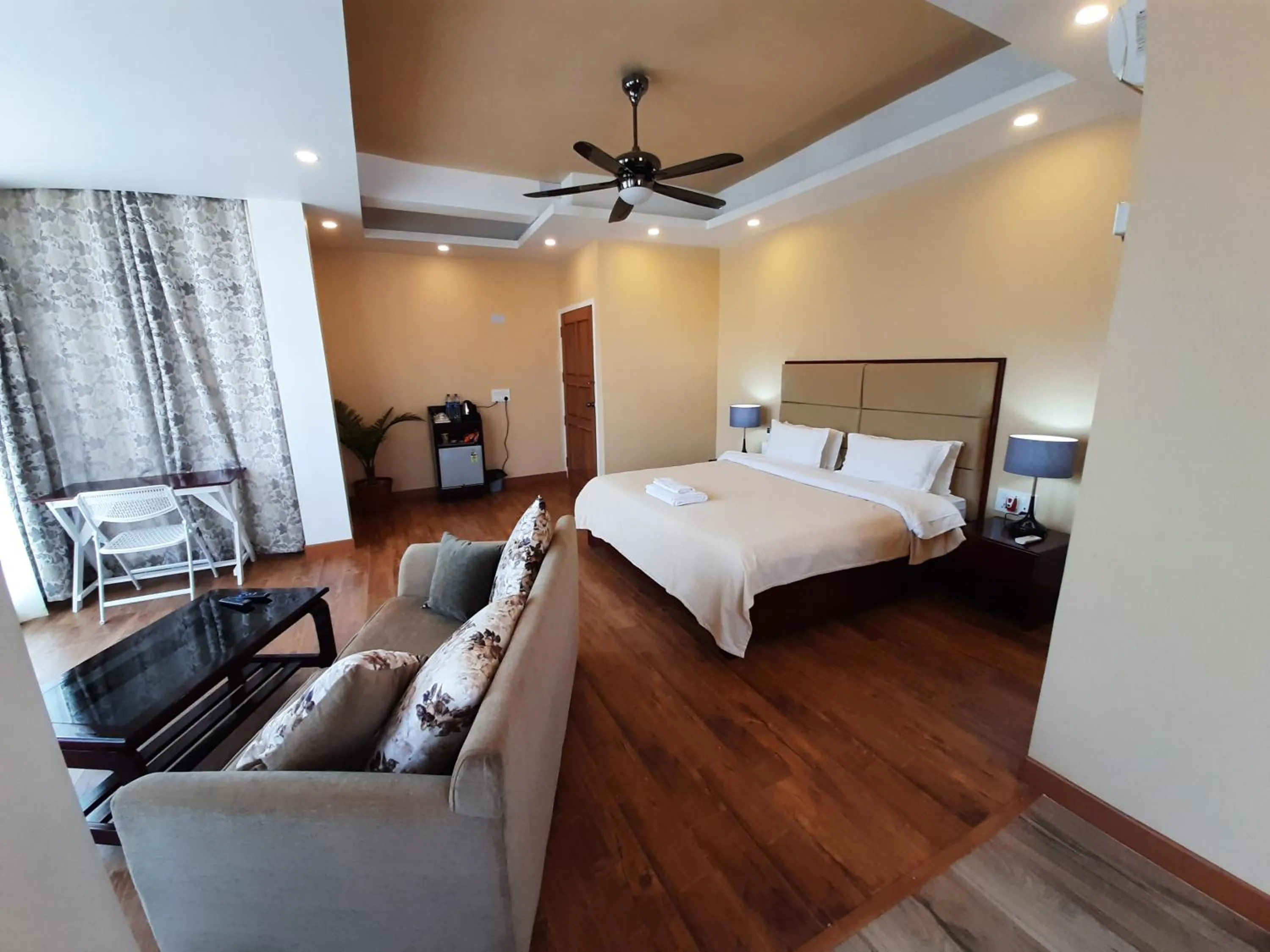 Shalom Farmhouse by the hillside