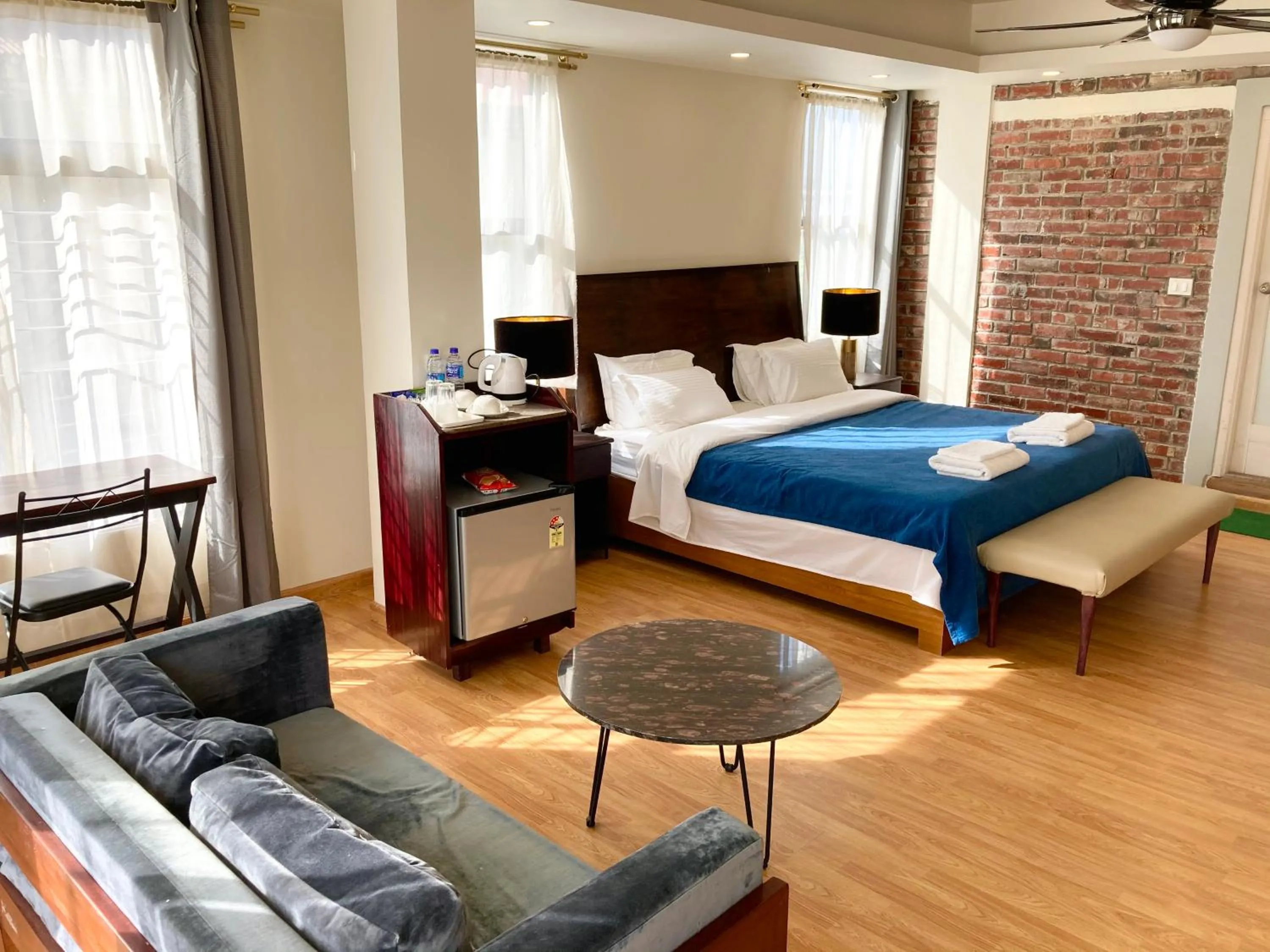 Shalom Farmhouse by the hillside