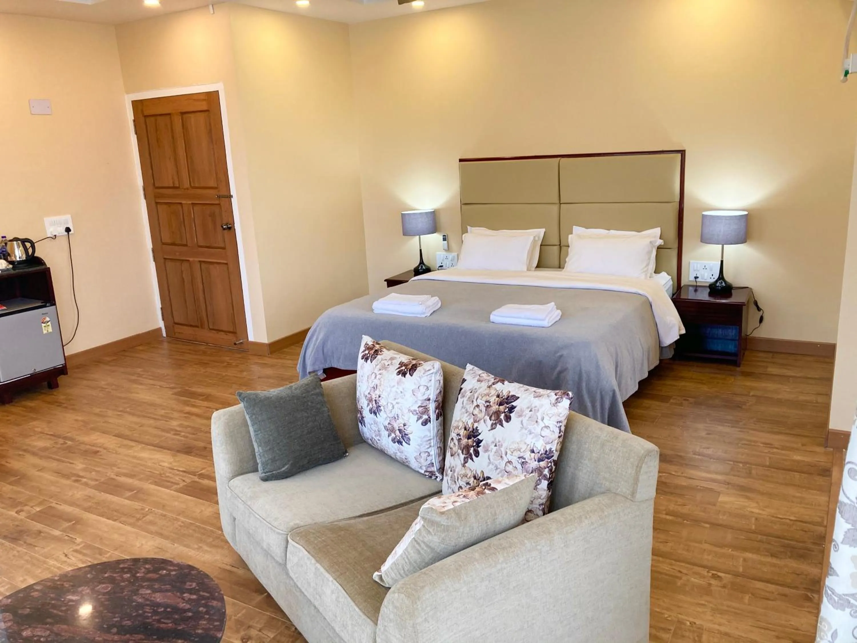 Shalom Farmhouse by the hillside