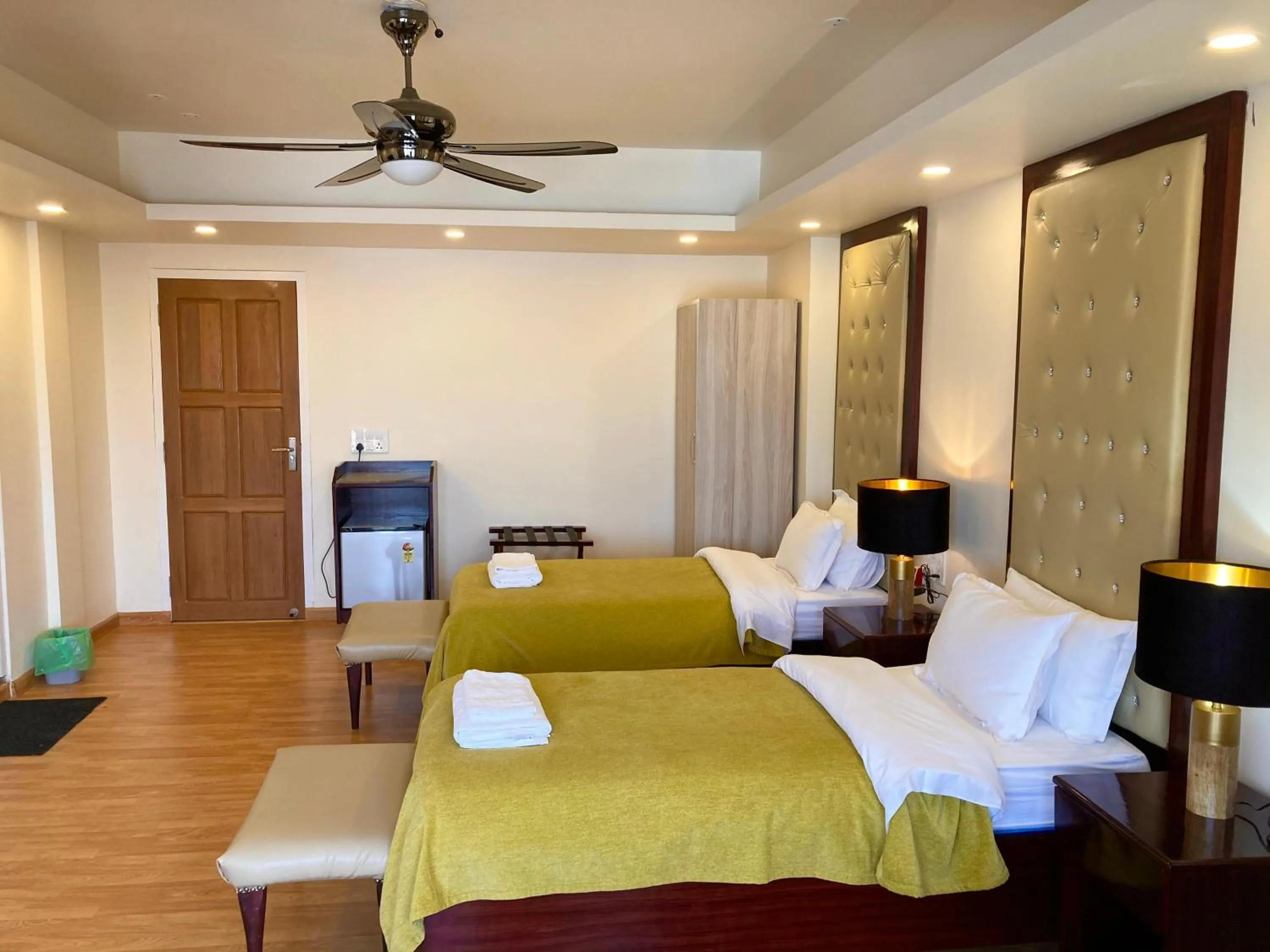 Shalom Farmhouse by the hillside