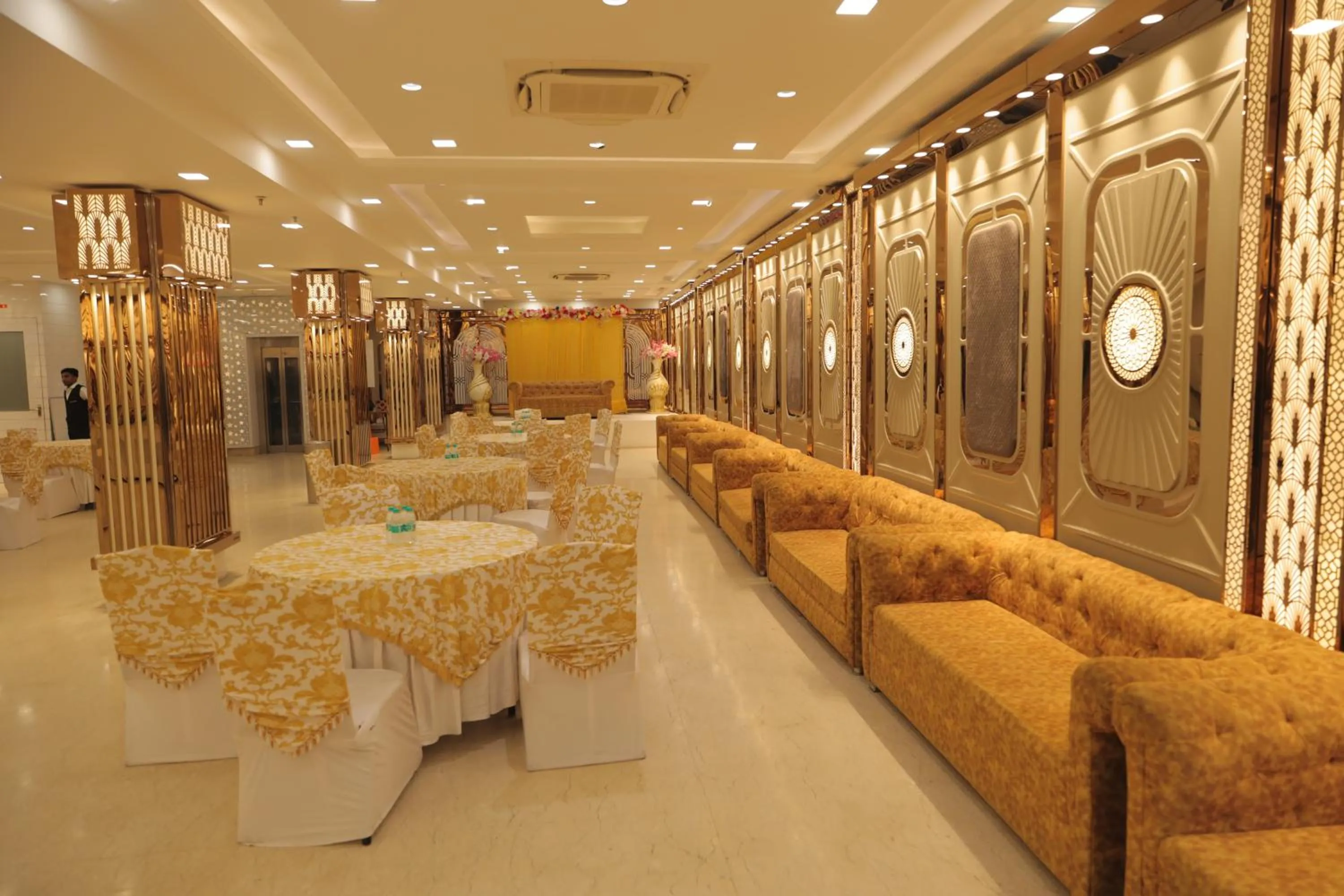 Banquet/Function facilities in GOLDEN TREE