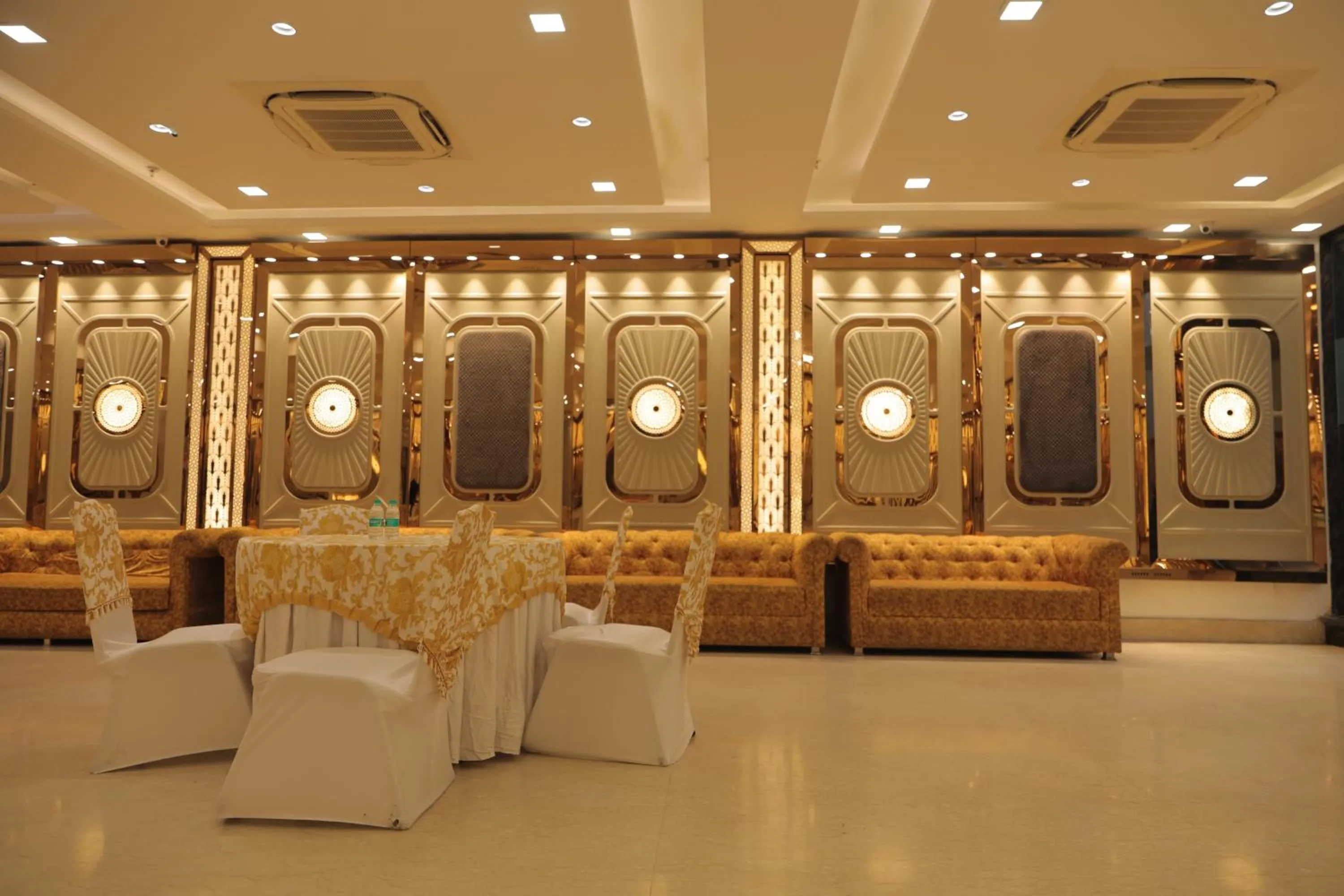 Banquet/Function facilities in GOLDEN TREE