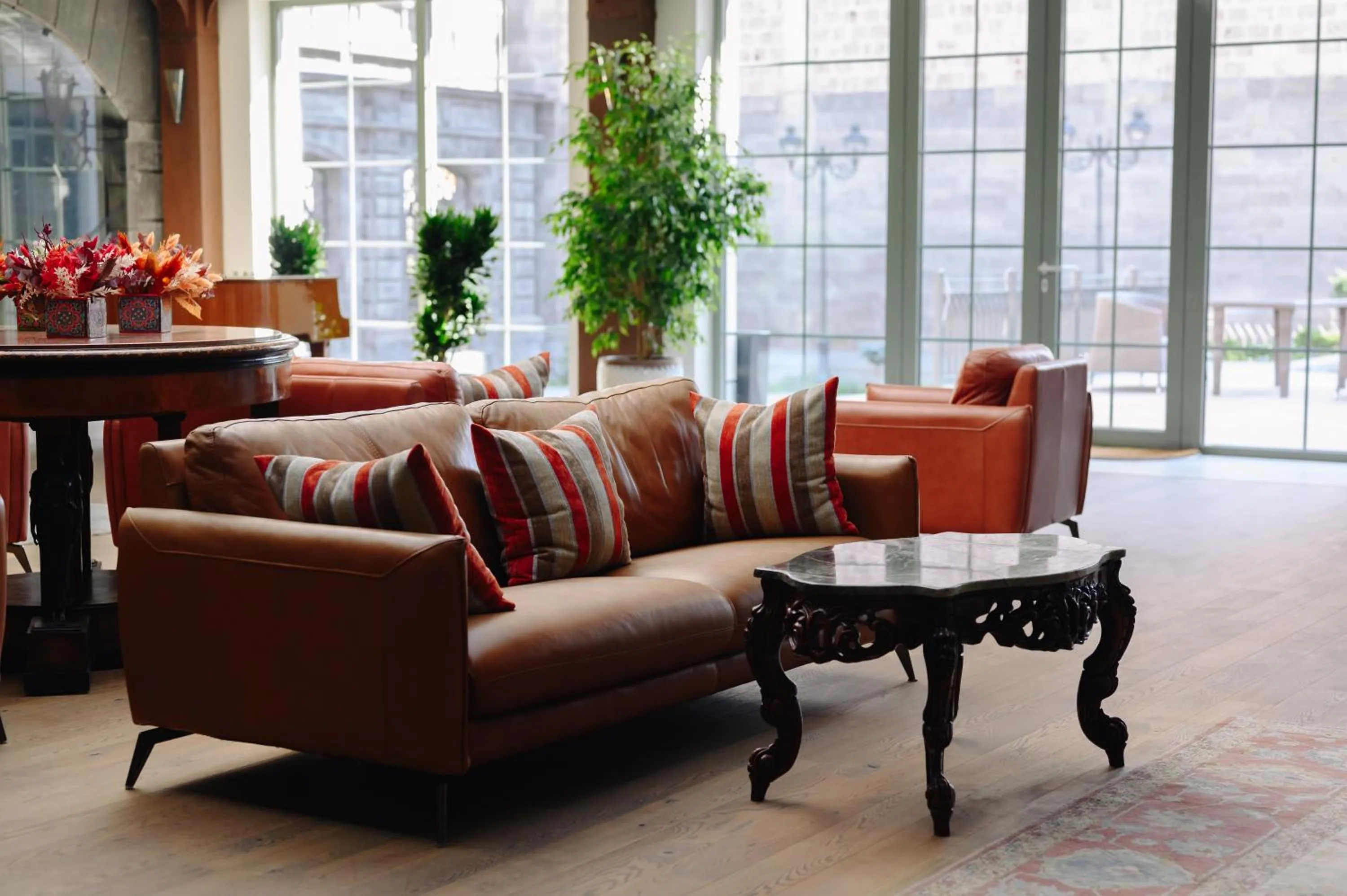 Communal lounge/ TV room in GRAND HOTEL GYUMRI by APRICOT Hotels