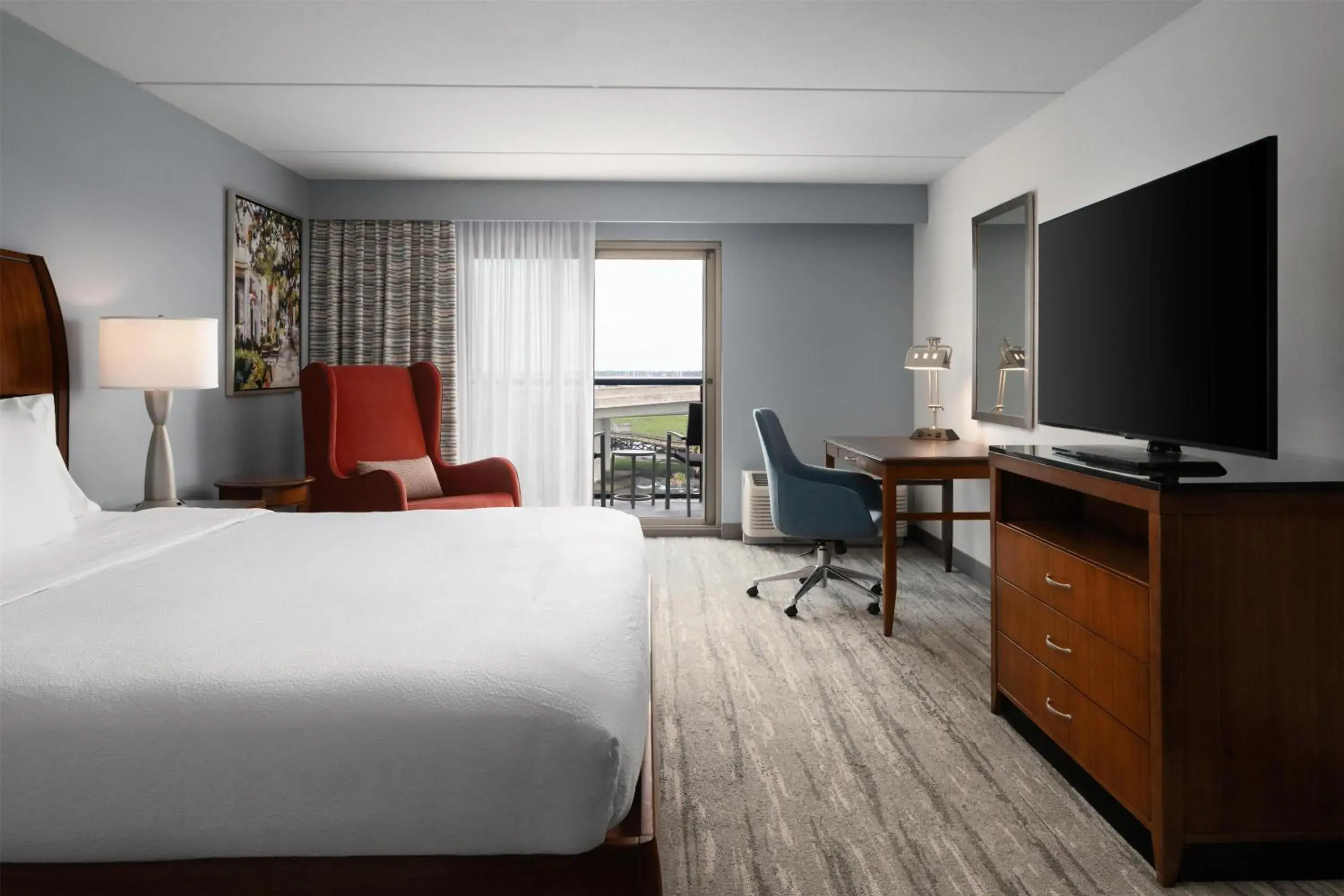 Deluxe King Room with Balcony in Hilton Garden Inn Charleston Waterfront/Downtown Deluxe King Room with Balcony in Hilton Garden Inn Charleston Waterfront/Downtown