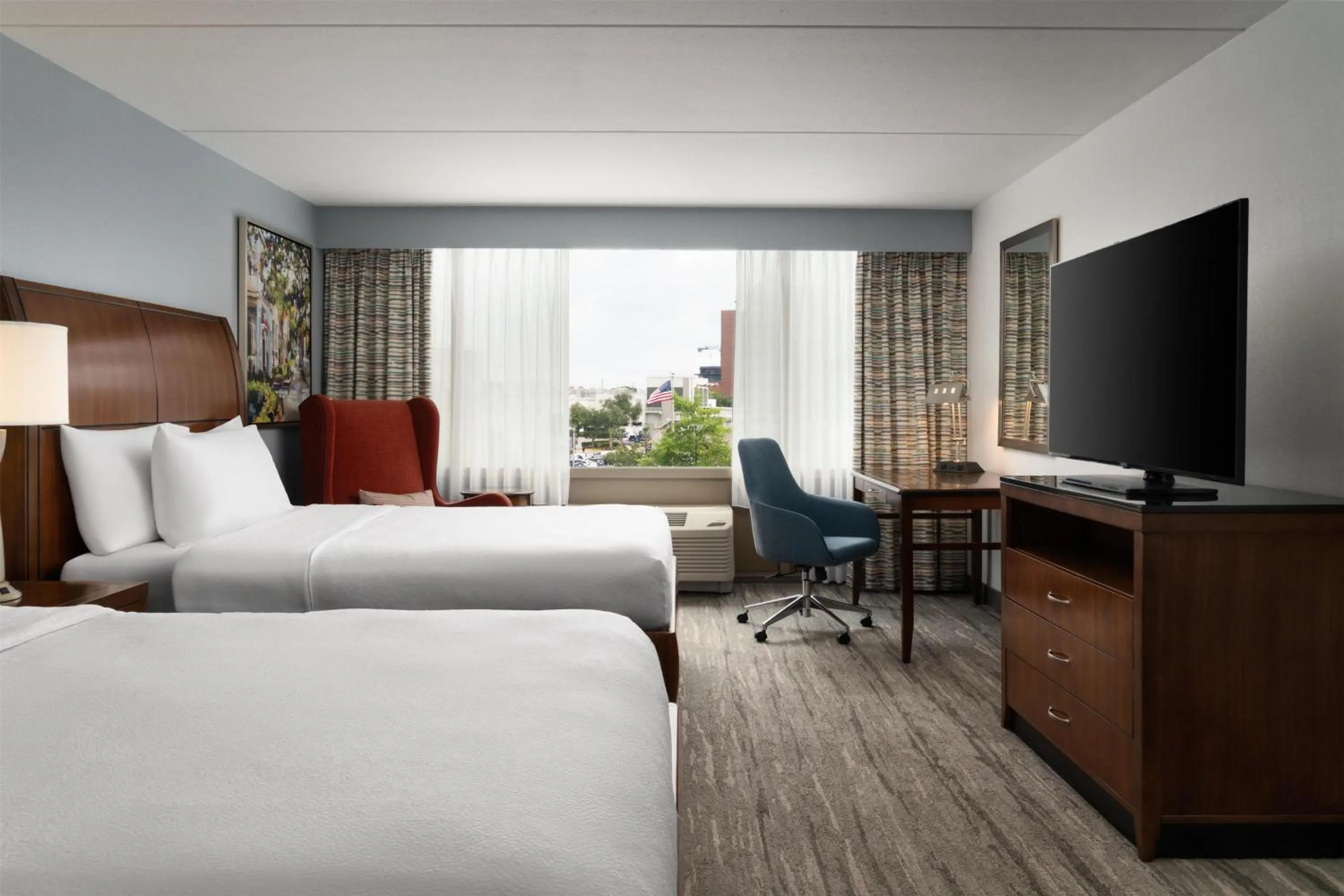 Bed in Hilton Garden Inn Charleston Waterfront/Downtown