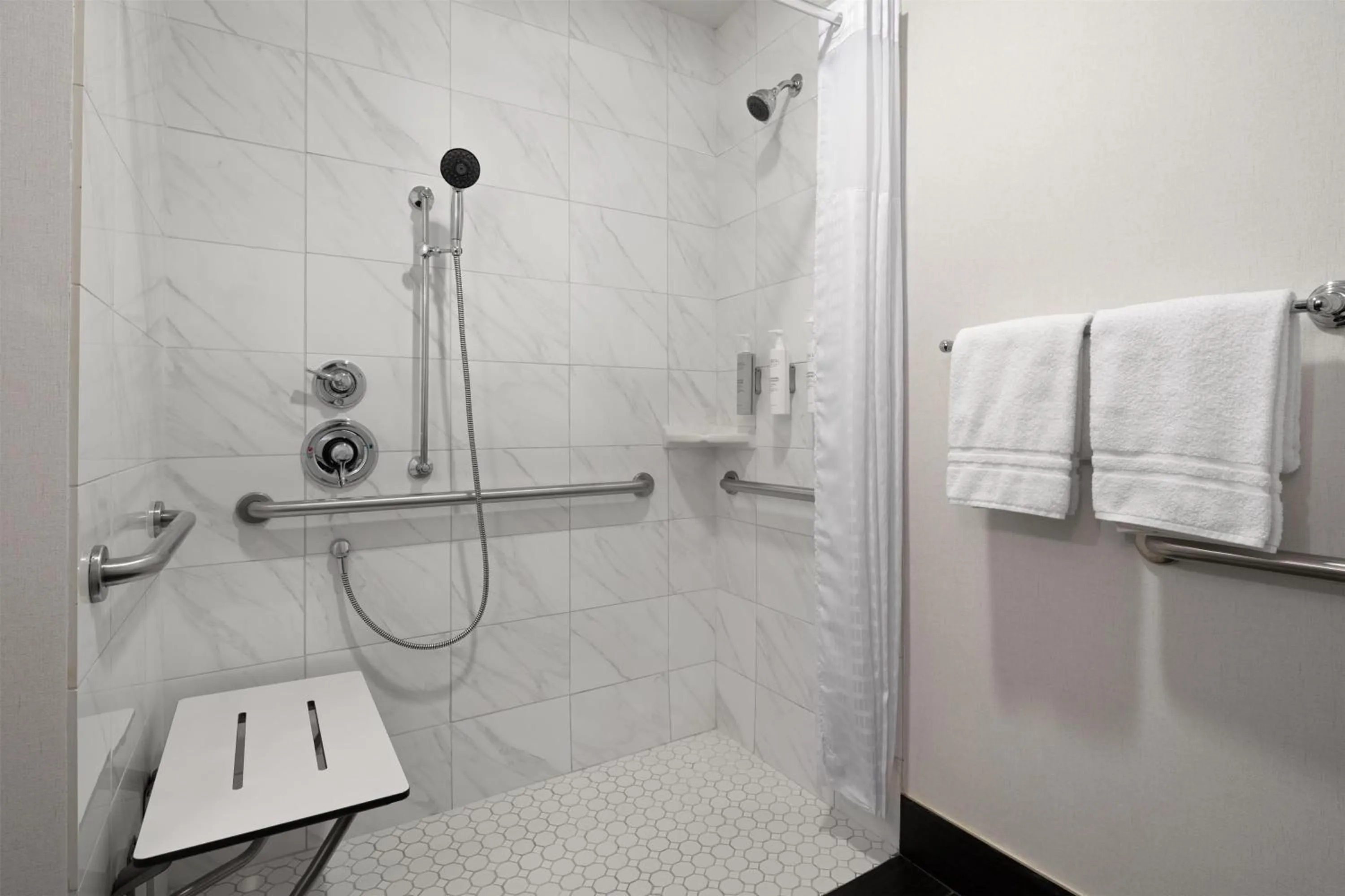 Bathroom in Hilton Garden Inn Charleston Waterfront/Downtown