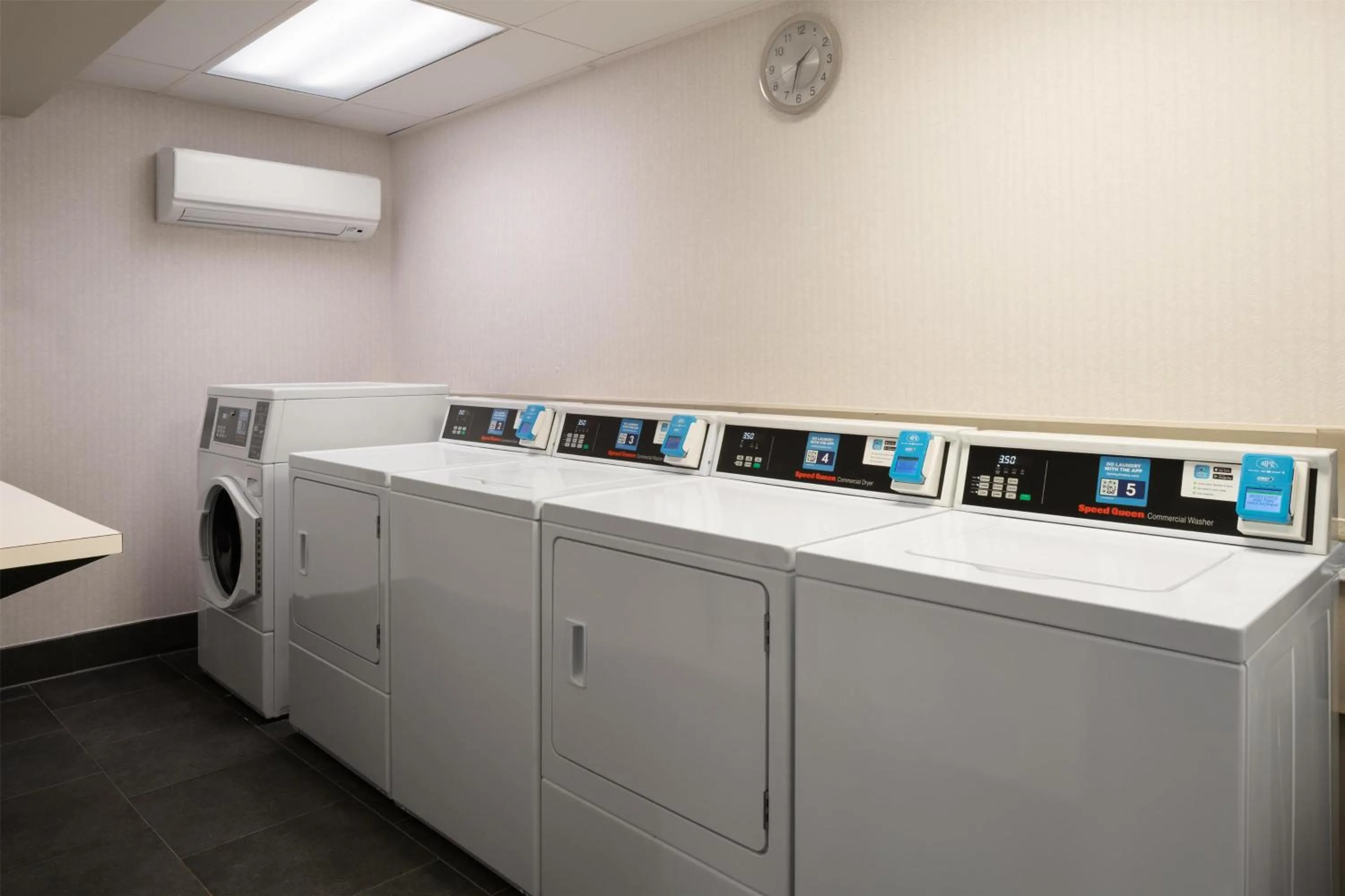 laundry in Hilton Garden Inn Charleston Waterfront/Downtown