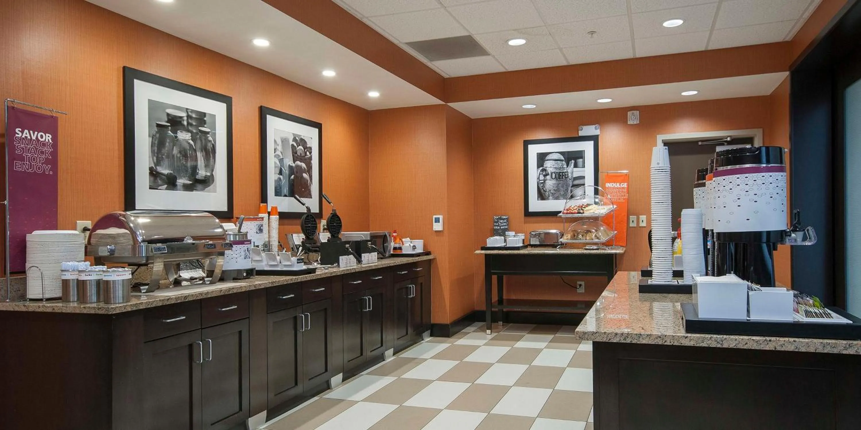 Dining area in Hampton Inn & Suites Seneca-Clemson Area