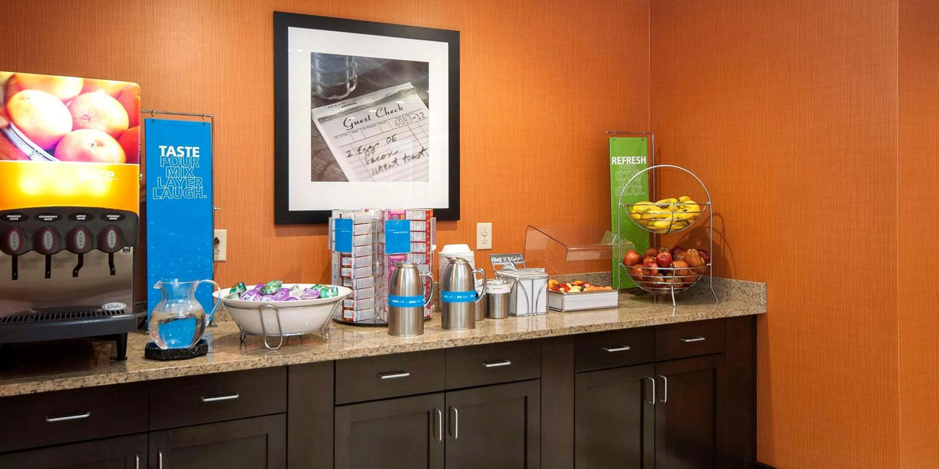 Dining area in Hampton Inn & Suites Seneca-Clemson Area