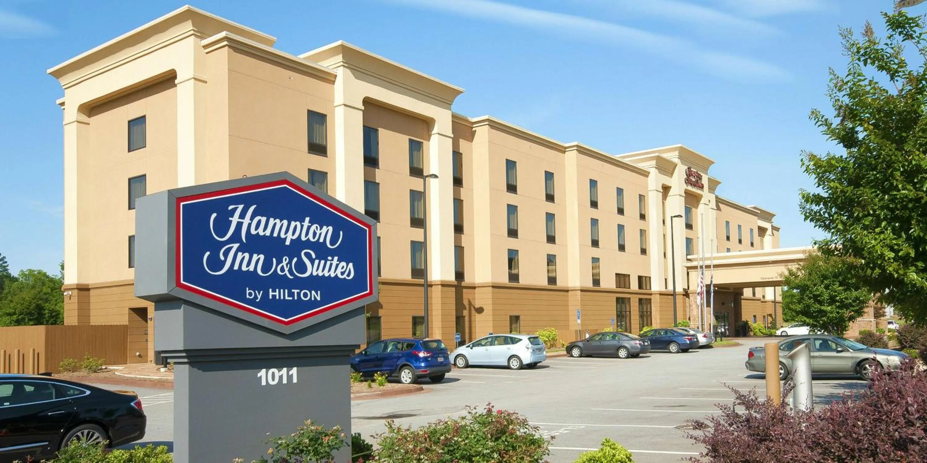 Property building in Hampton Inn & Suites Seneca-Clemson Area
